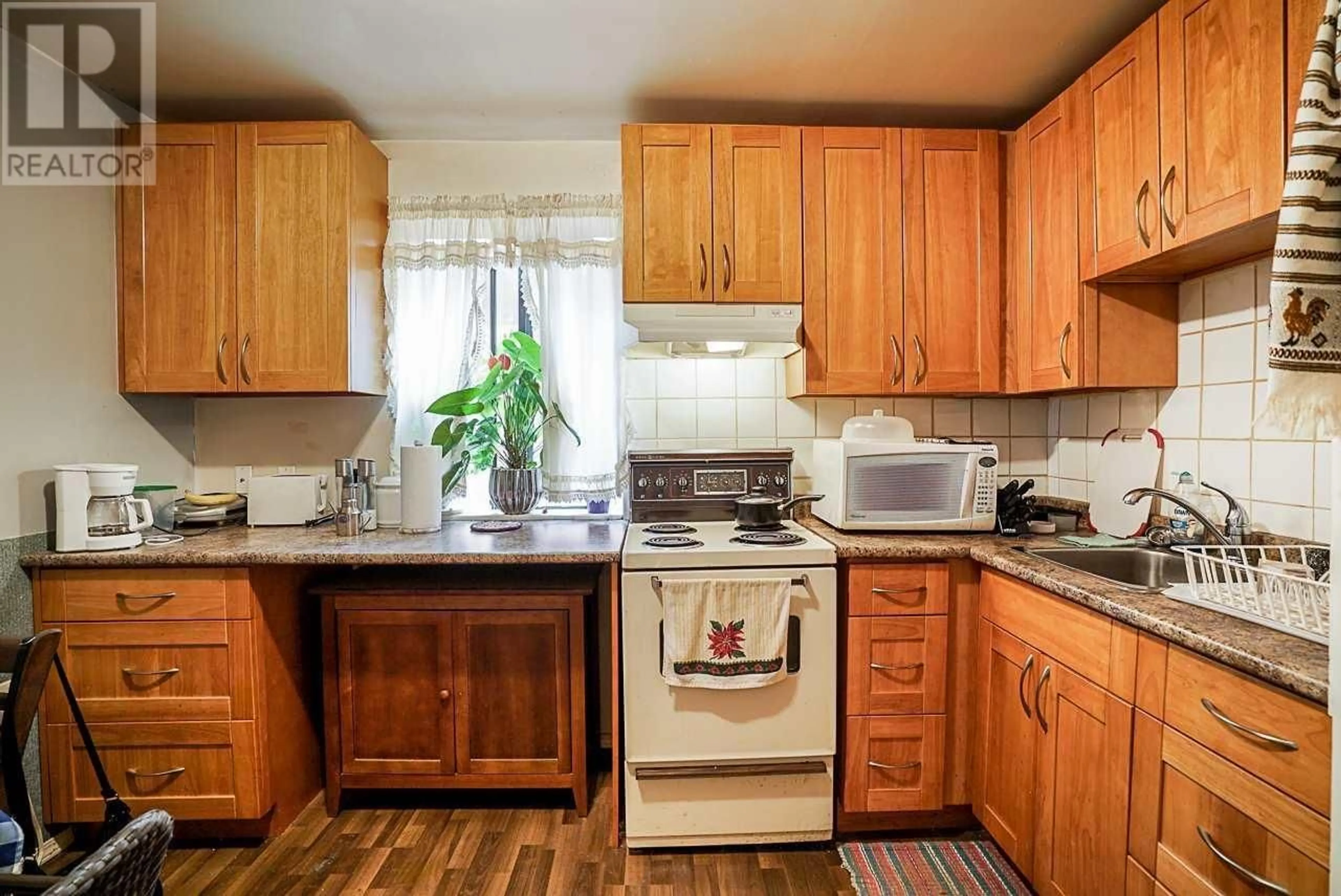 Standard kitchen, unknown for 3469 W 8TH AVENUE, Vancouver British Columbia V6R1Y6