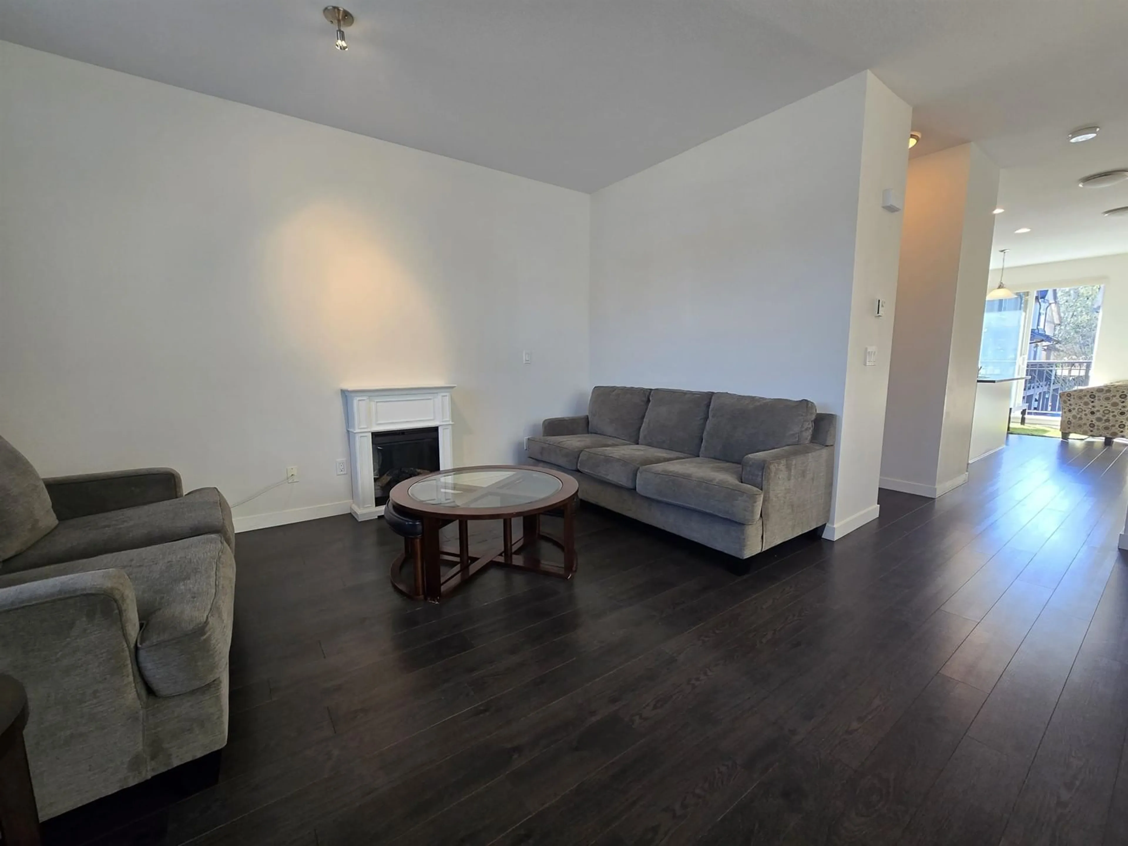 Living room with furniture, wood/laminate floor for 14 15788 104 AVENUE, Surrey British Columbia V4N6M6