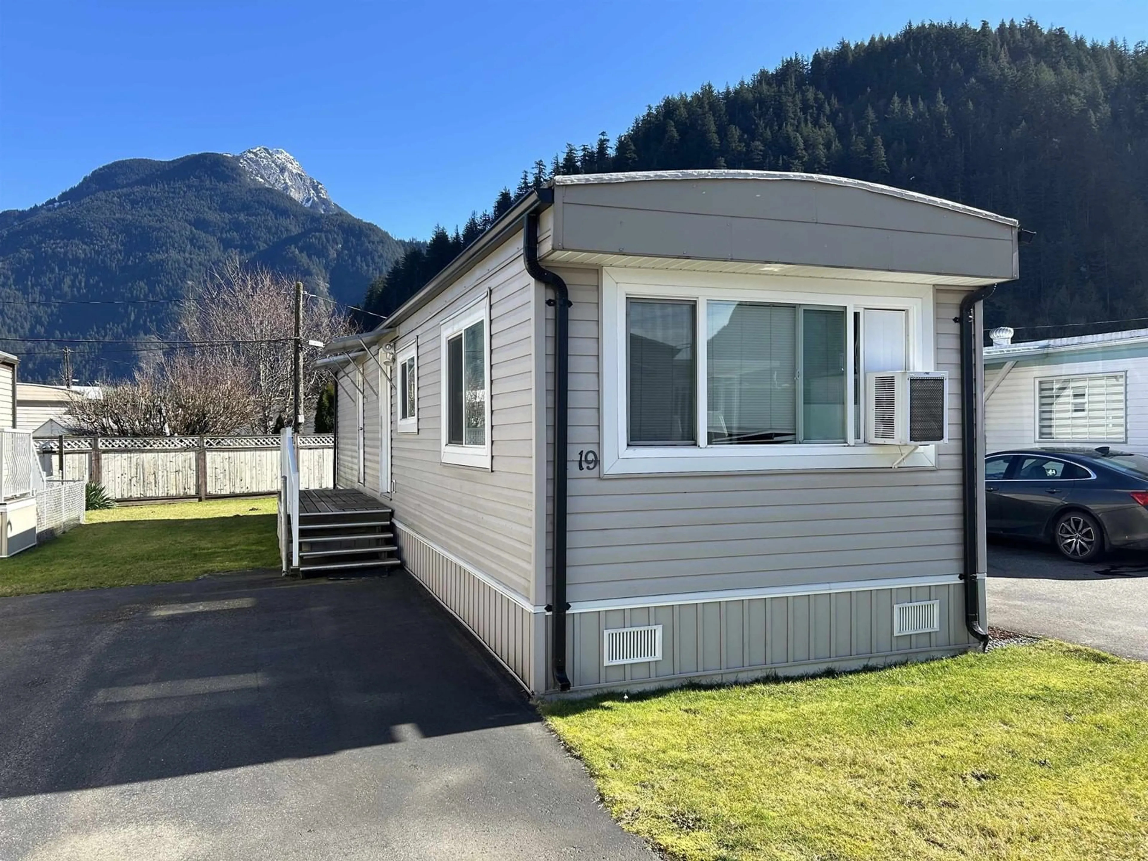 Home with vinyl exterior material, mountain view for 19 62780 FLOOD HOPE ROAD|Hope, Hope British Columbia V0X1L2