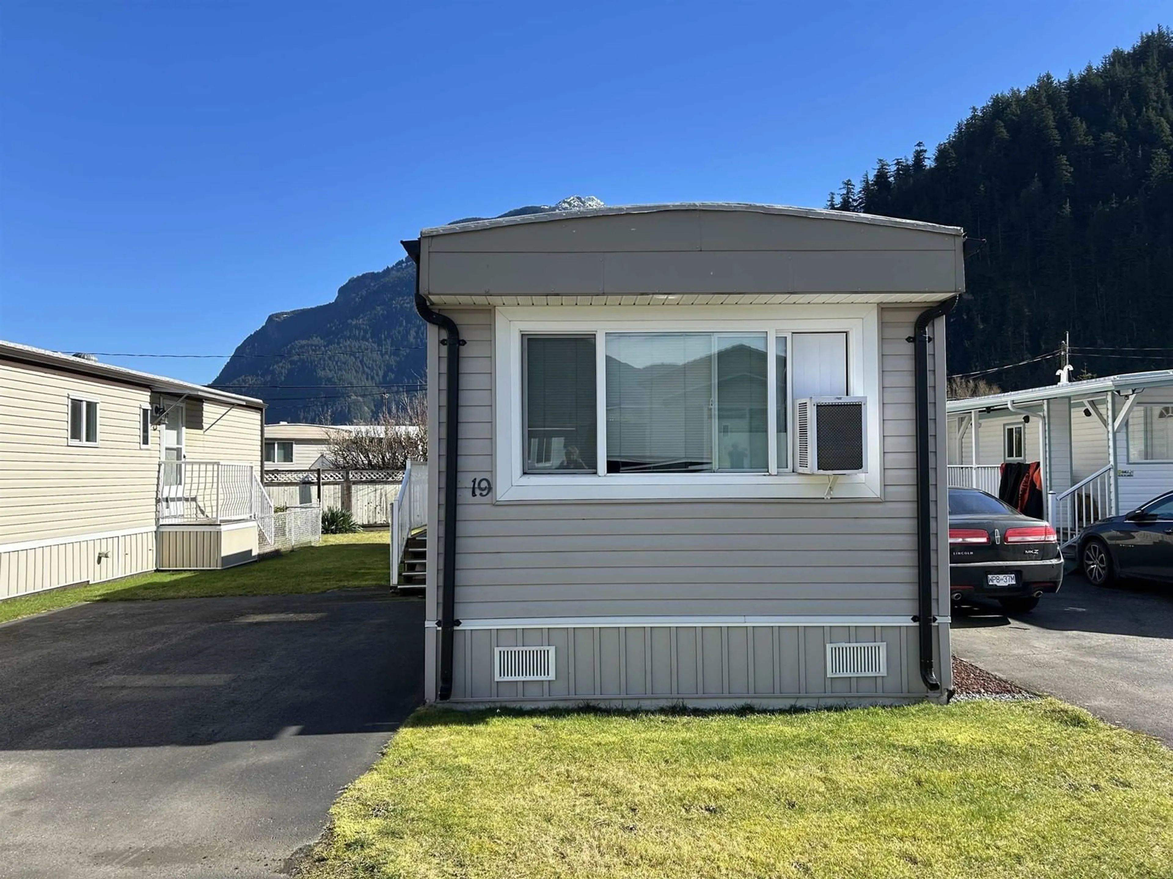 Home with vinyl exterior material, mountain view for 19 62780 FLOOD HOPE ROAD|Hope, Hope British Columbia V0X1L2