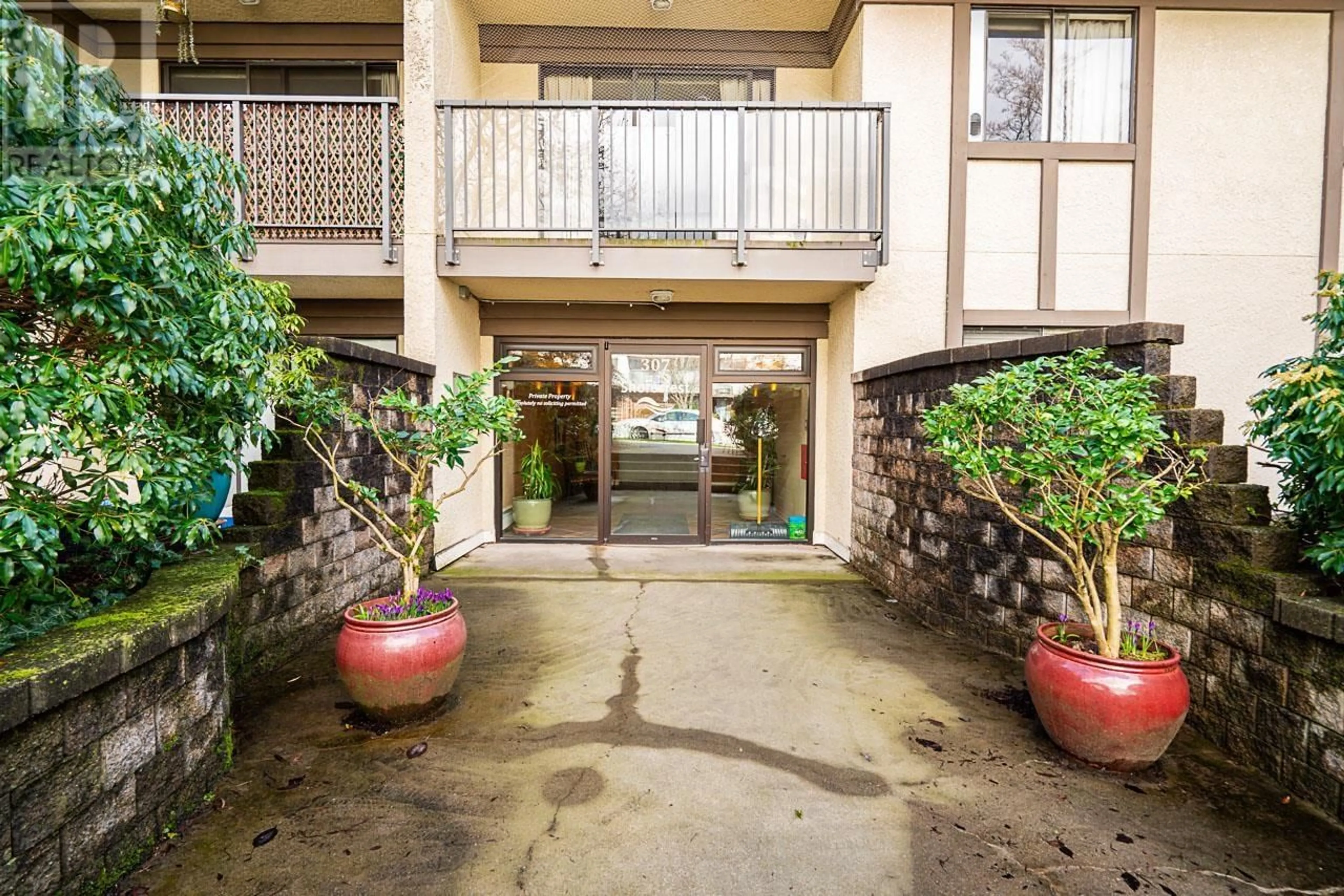 Indoor foyer for 108 307 W 2ND STREET, North Vancouver British Columbia V7M1E2