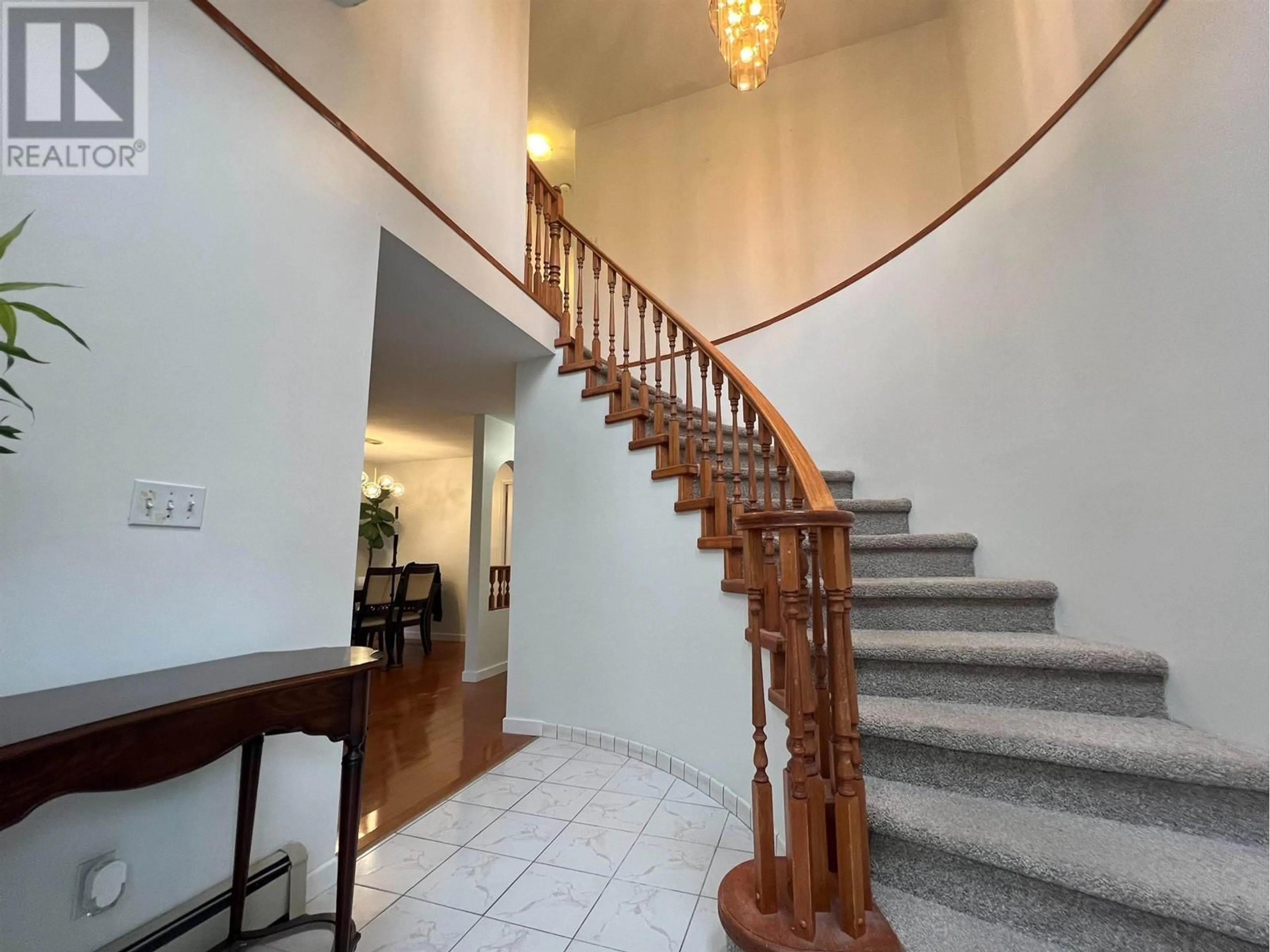 Indoor foyer for 8006 CHESTER STREET, Vancouver British Columbia V5X3Y6