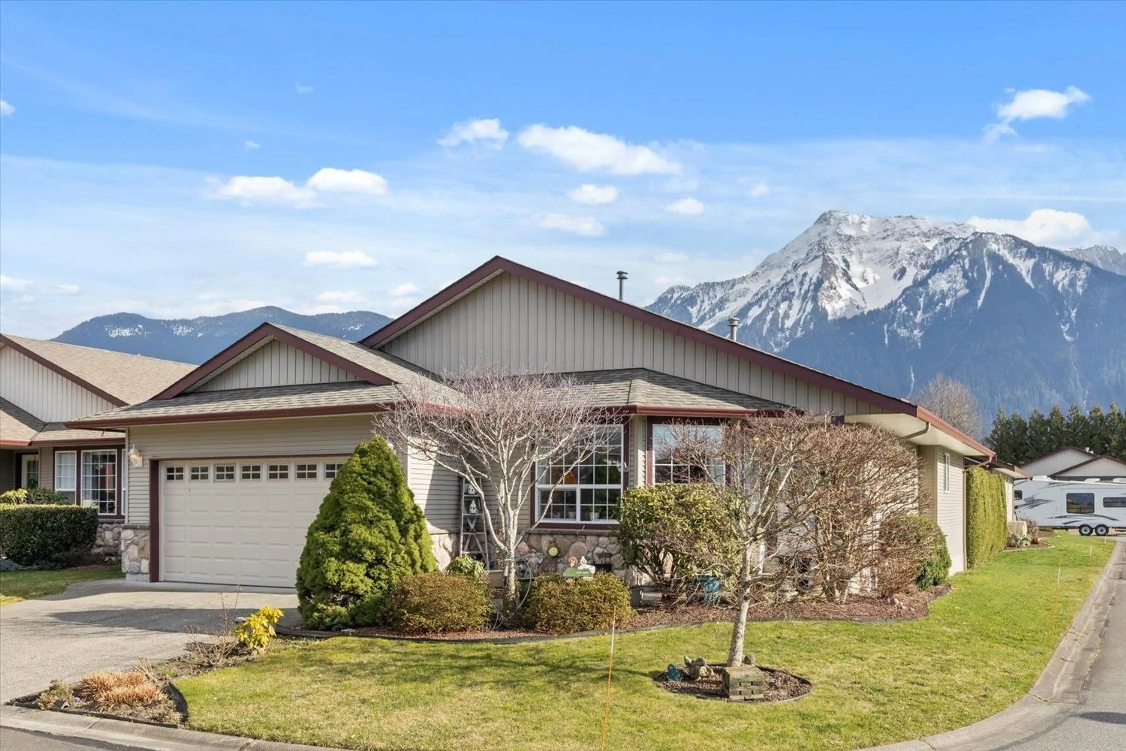 Home with vinyl exterior material, mountain view for 1 - 7330 ELM ROAD, Agassiz British Columbia V0M1A0