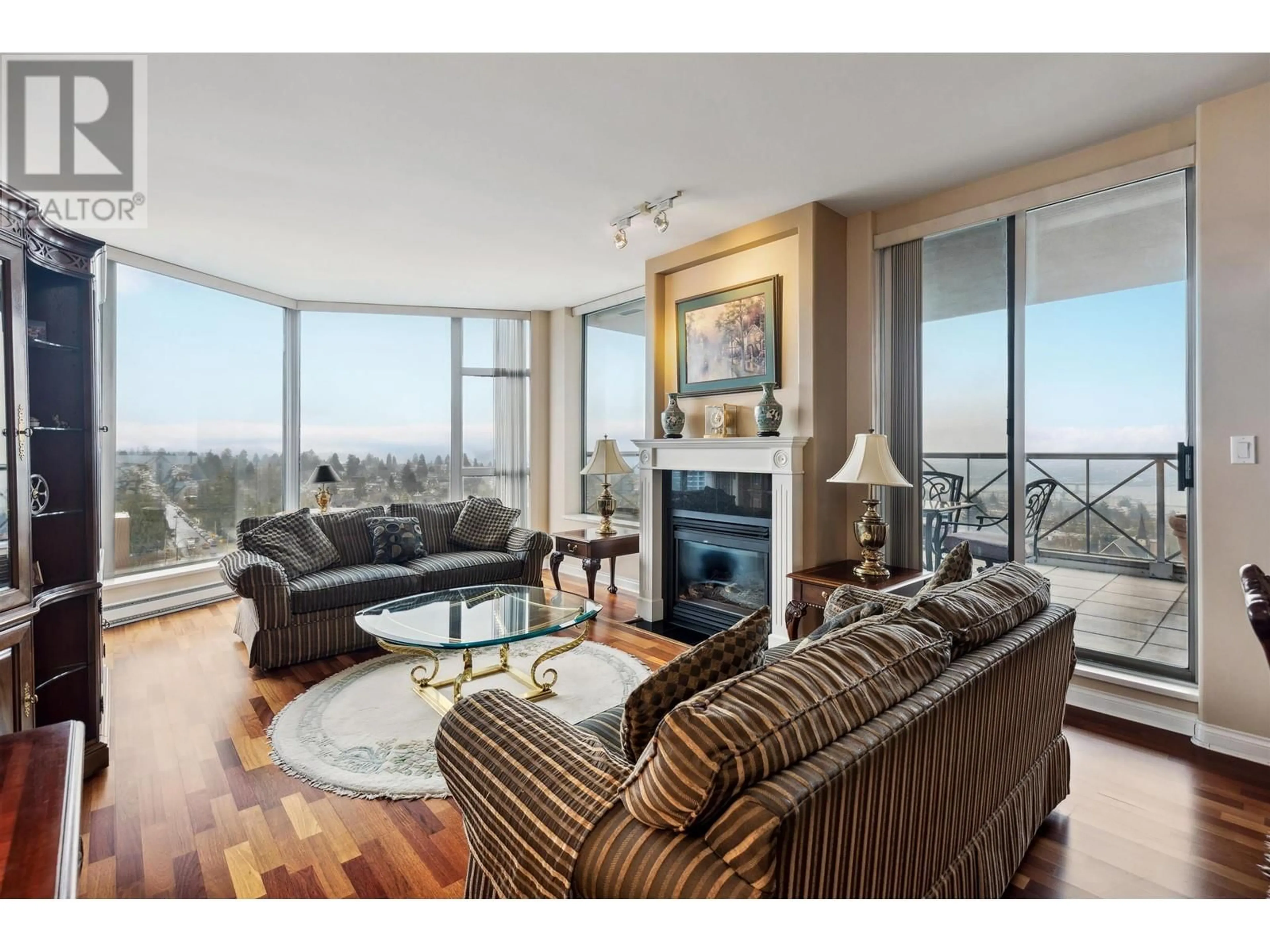 Living room with furniture, unknown for 1603 - 160 13TH STREET, North Vancouver British Columbia V7L2L5