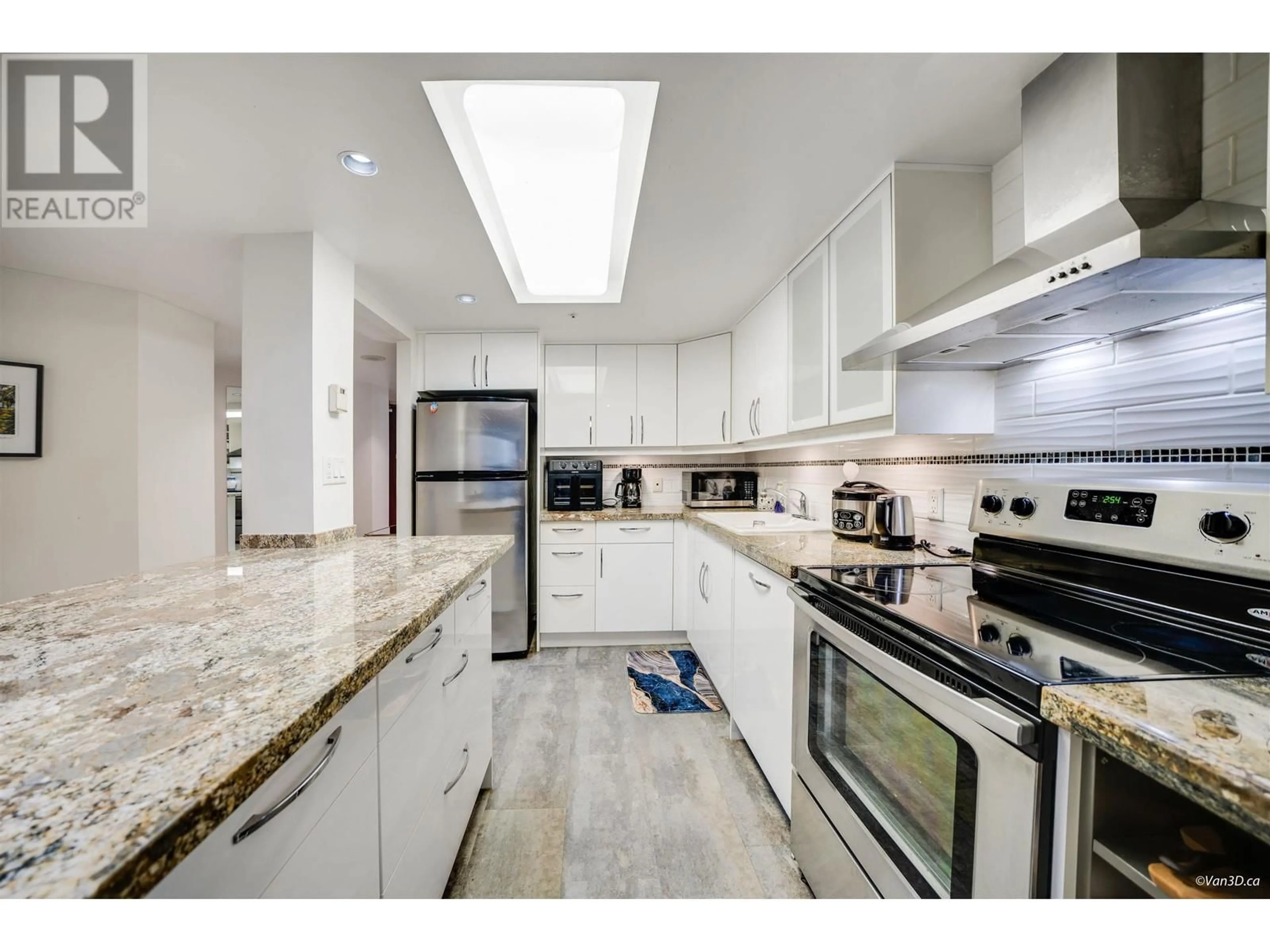 Open concept kitchen, ceramic/tile floor for 701 - 1050 BURRARD STREET, Vancouver British Columbia V6Z2S3