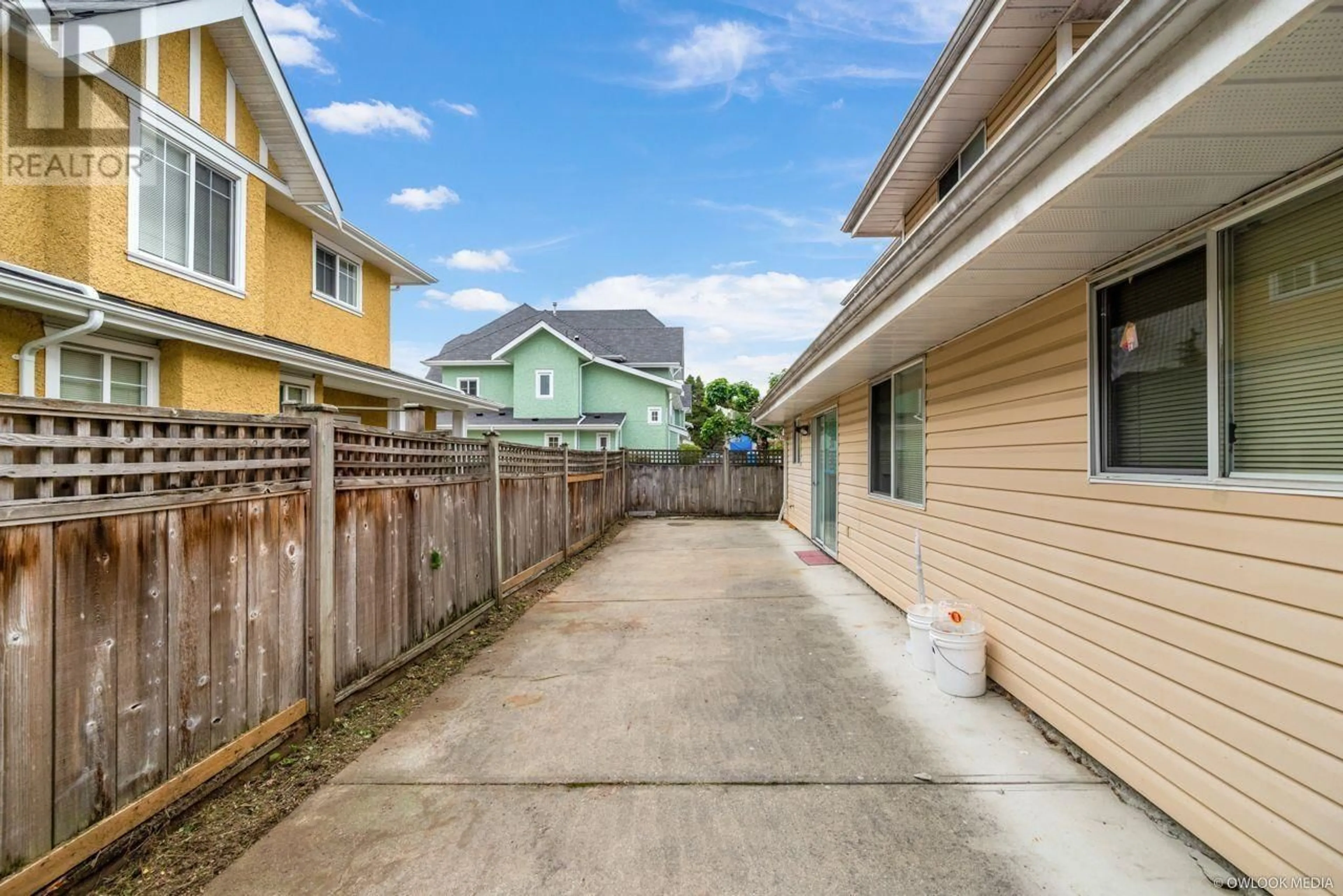 Patio, street for 8200 GARDEN CITY ROAD, Richmond British Columbia V6Y2P2