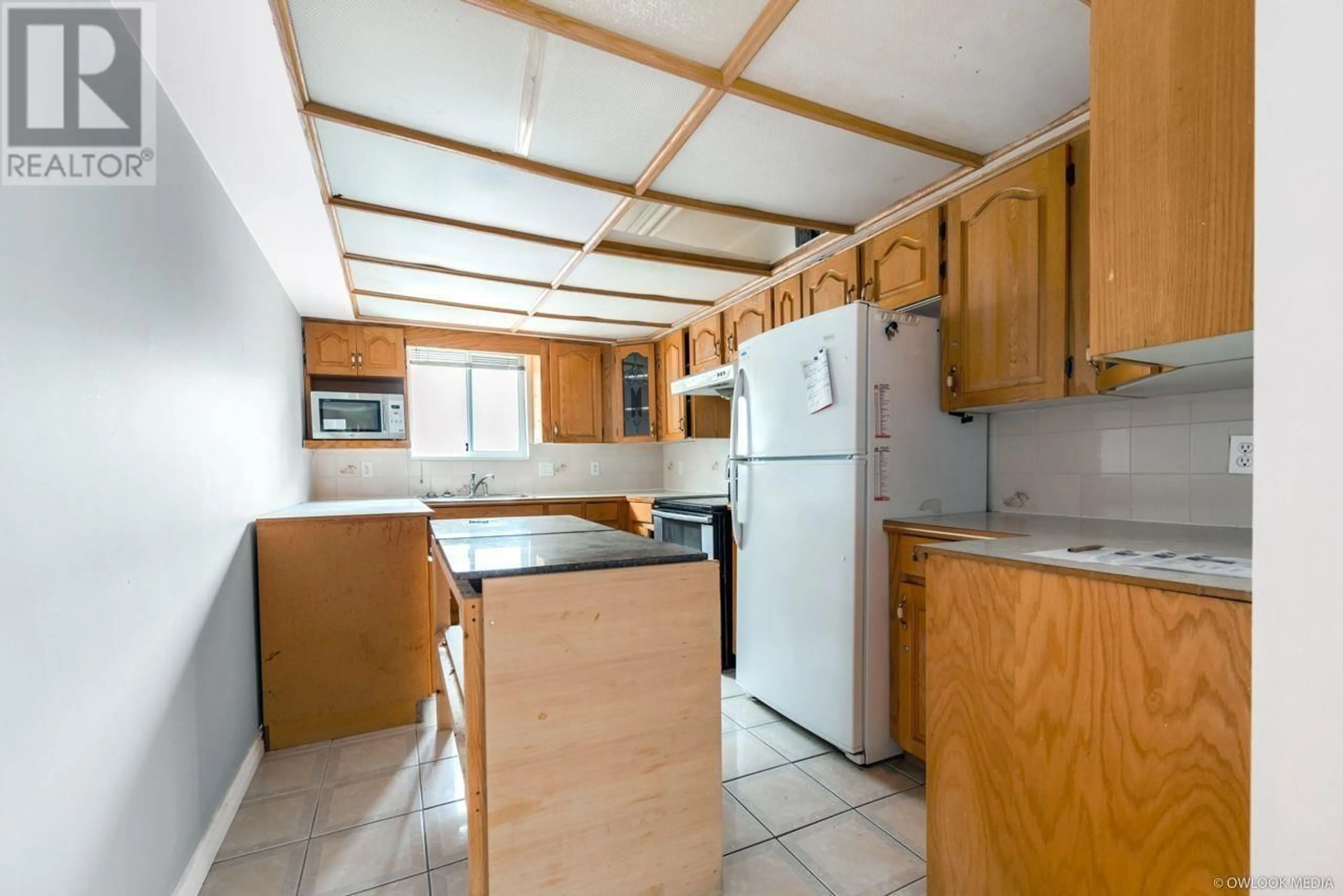 Standard kitchen, unknown for 8200 GARDEN CITY ROAD, Richmond British Columbia V6Y2P2