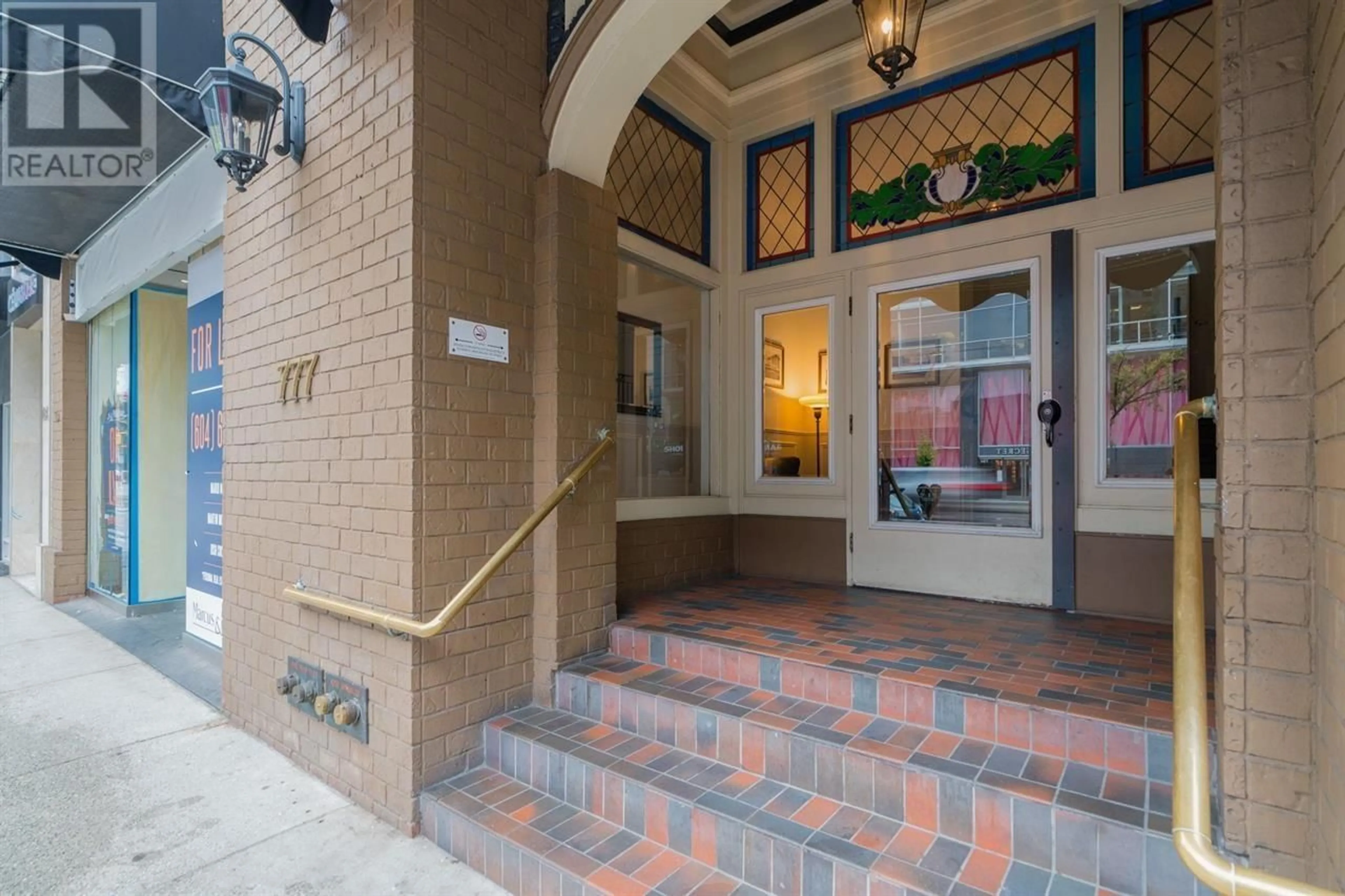 Indoor foyer for 55 777 BURRARD STREET, Vancouver British Columbia V6Z1X6