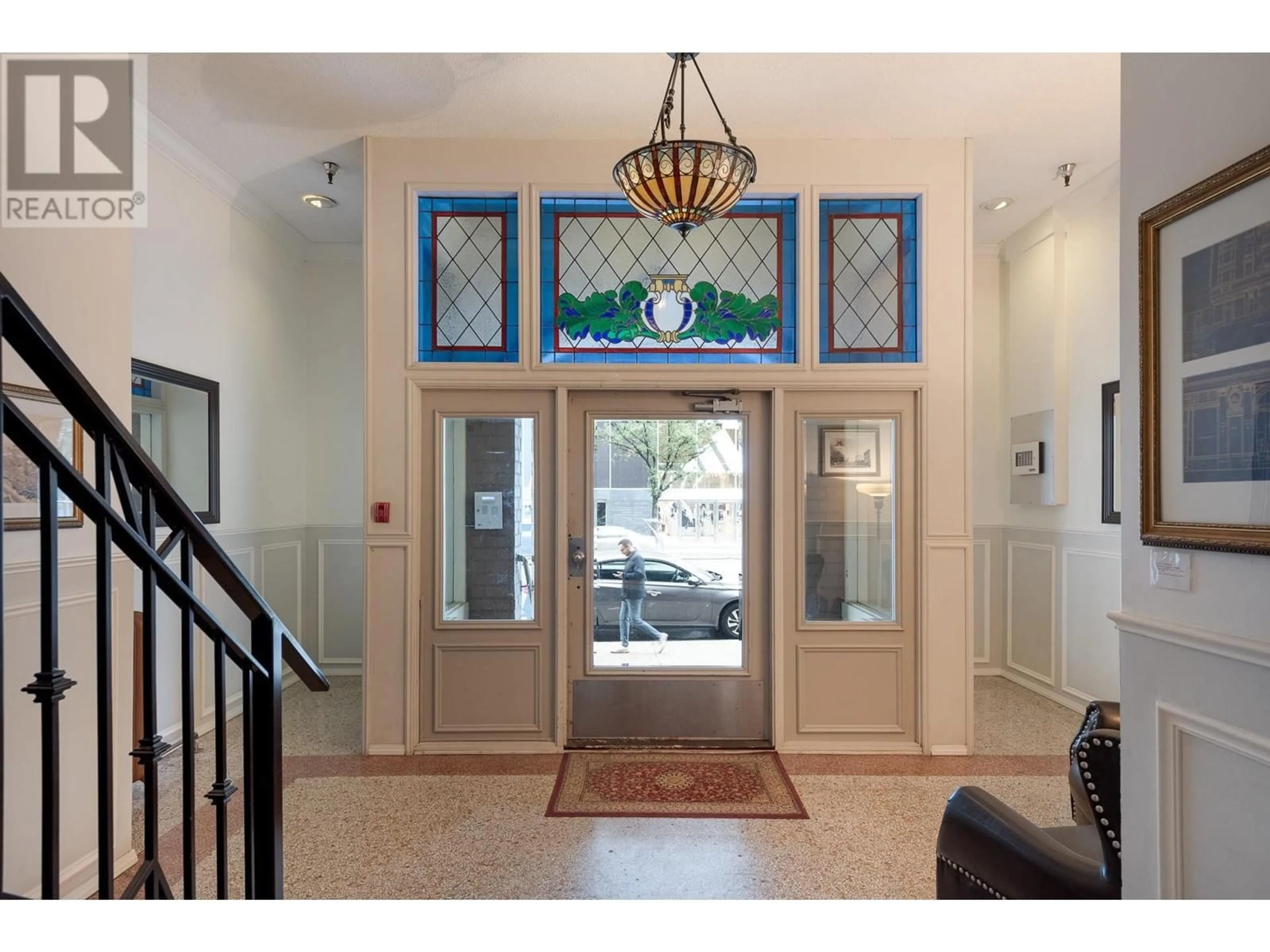 Indoor foyer for 55 777 BURRARD STREET, Vancouver British Columbia V6Z1X6