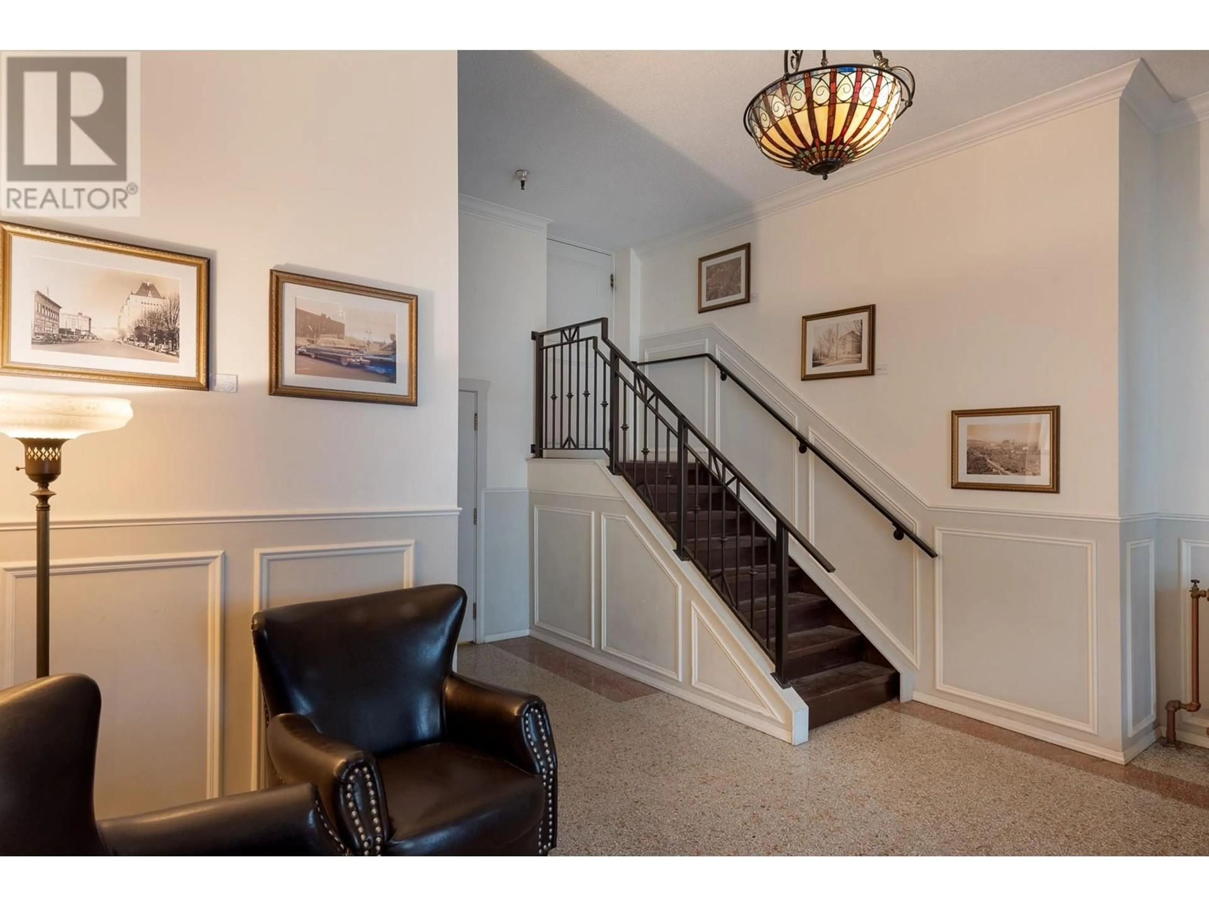 Indoor foyer for 55 777 BURRARD STREET, Vancouver British Columbia V6Z1X6