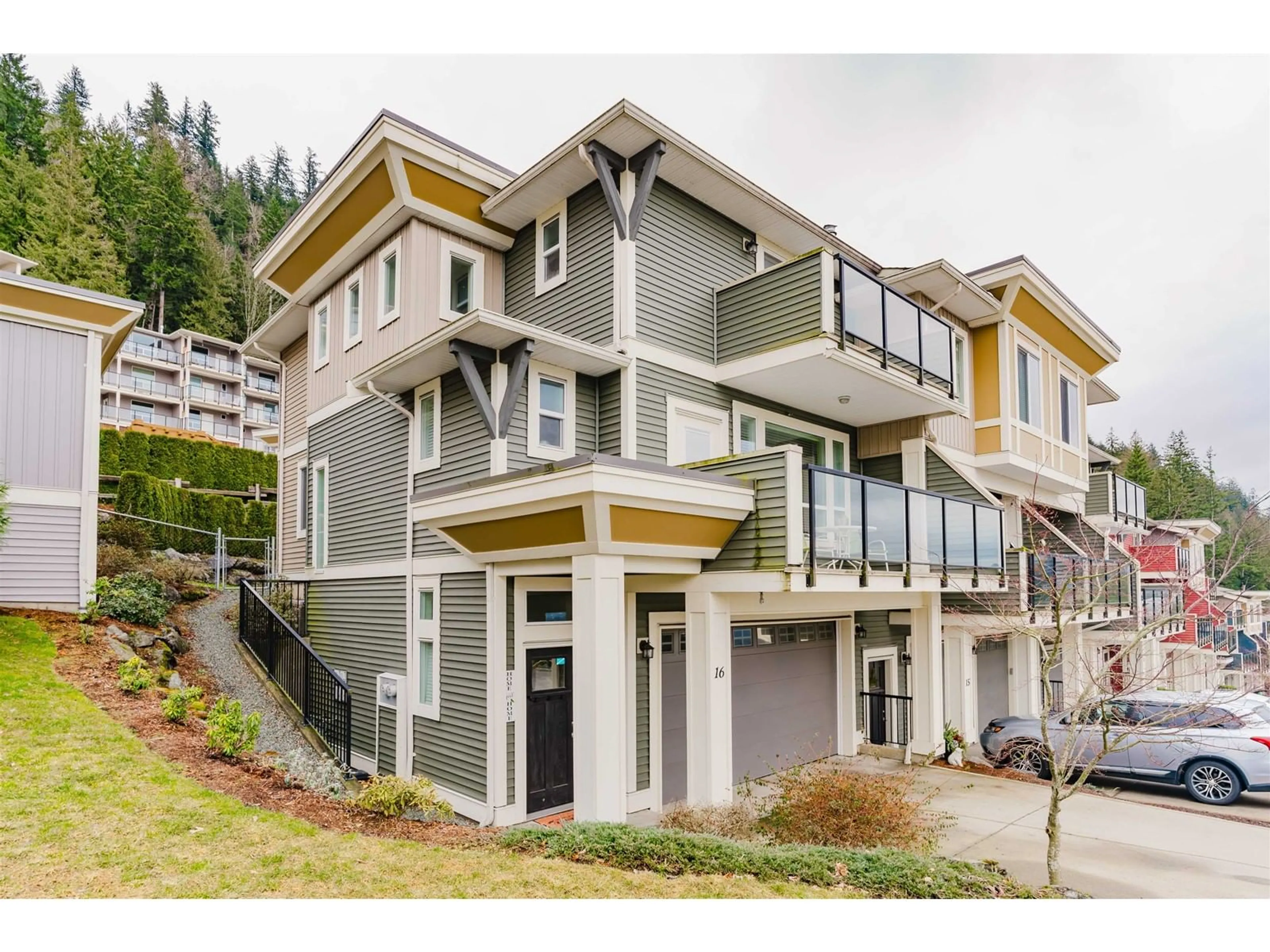 Home with vinyl exterior material, mountain view for 16 - 6026 LINDEMAN STREET, Chilliwack British Columbia V2R0W1