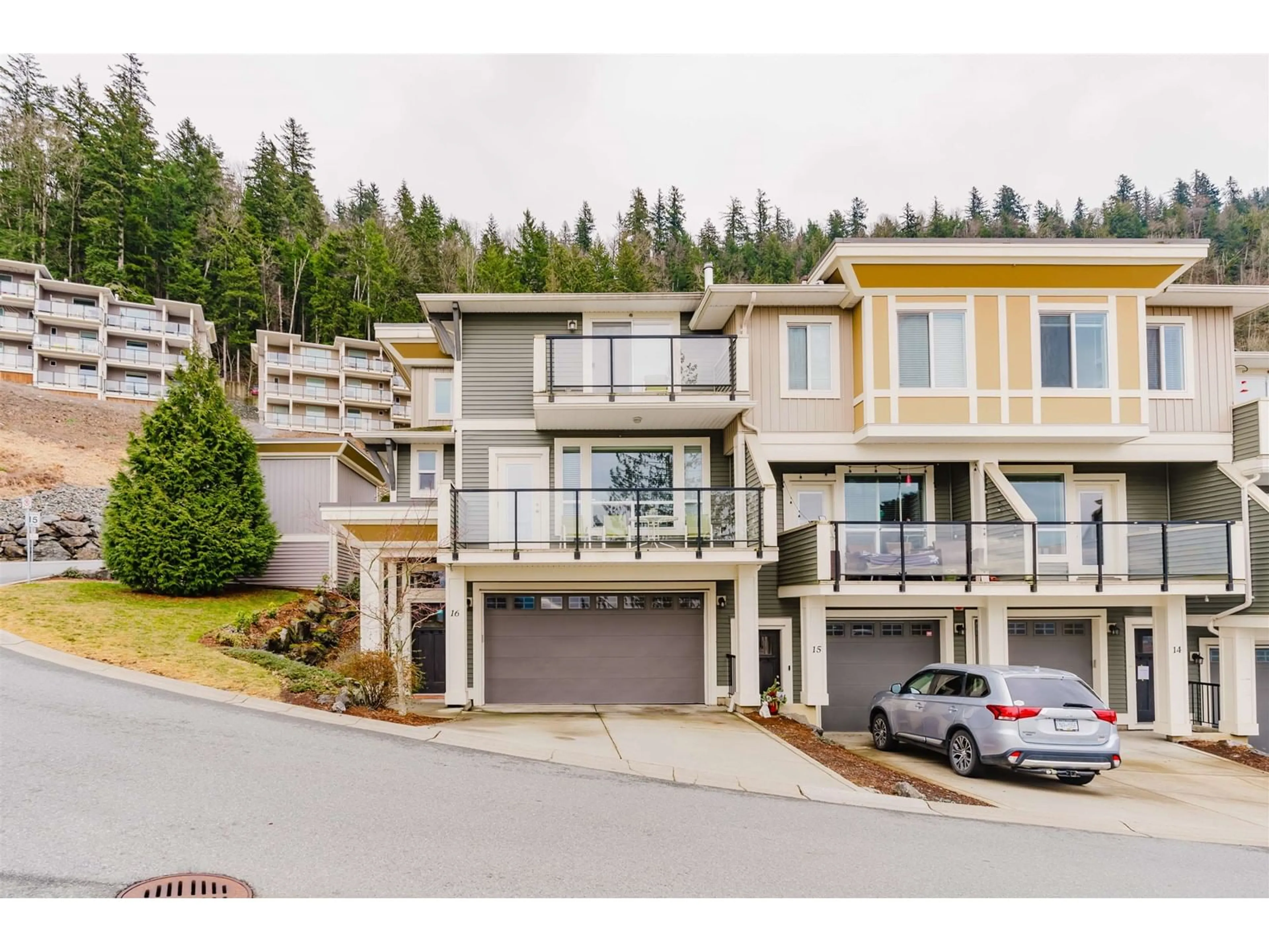 A pic from outside/outdoor area/front of a property/back of a property/a pic from drone, unknown for 16 - 6026 LINDEMAN STREET, Chilliwack British Columbia V2R0W1