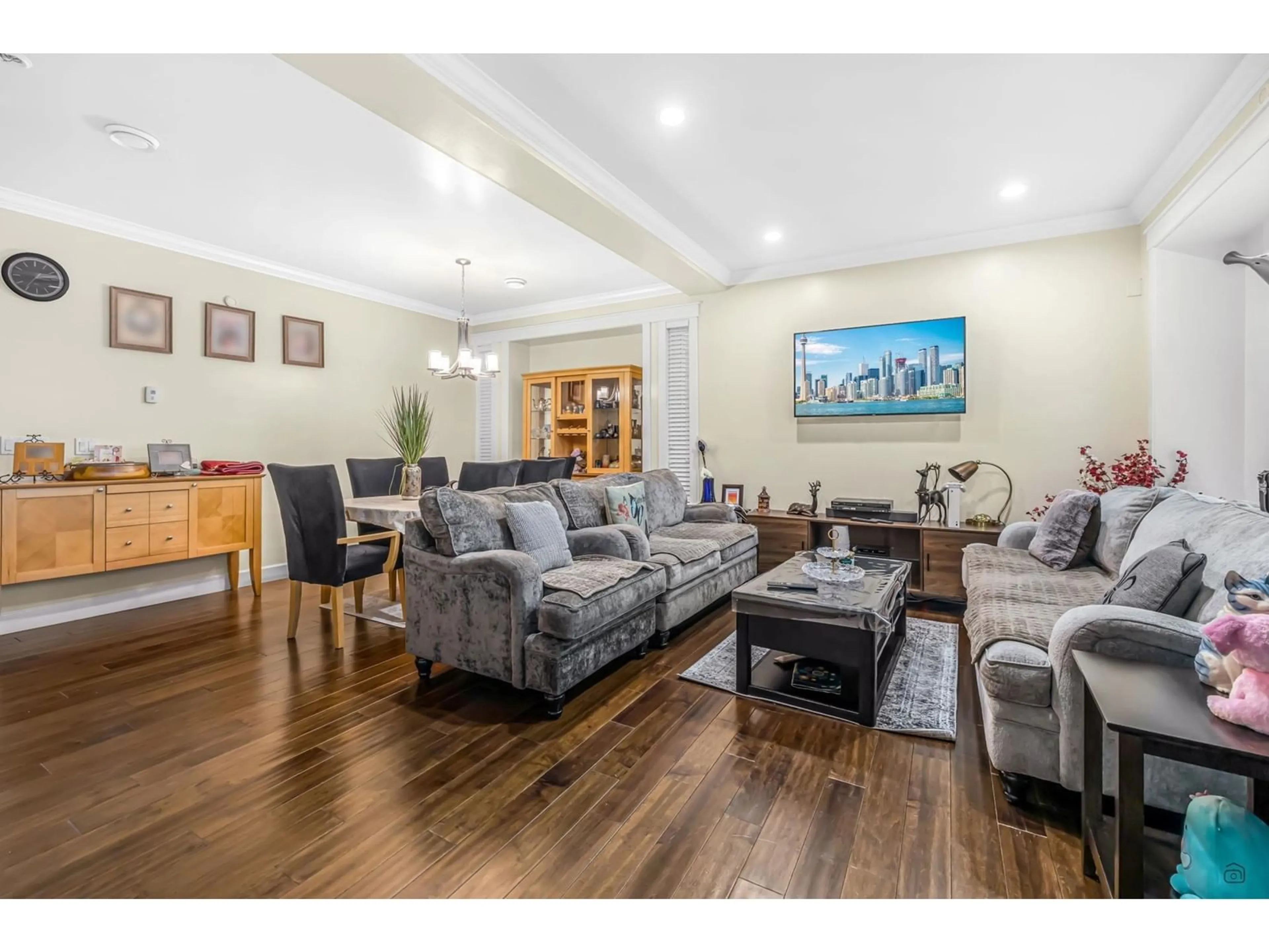 Living room with furniture, wood/laminate floor for 21037 77, Langley British Columbia V2Y0L1
