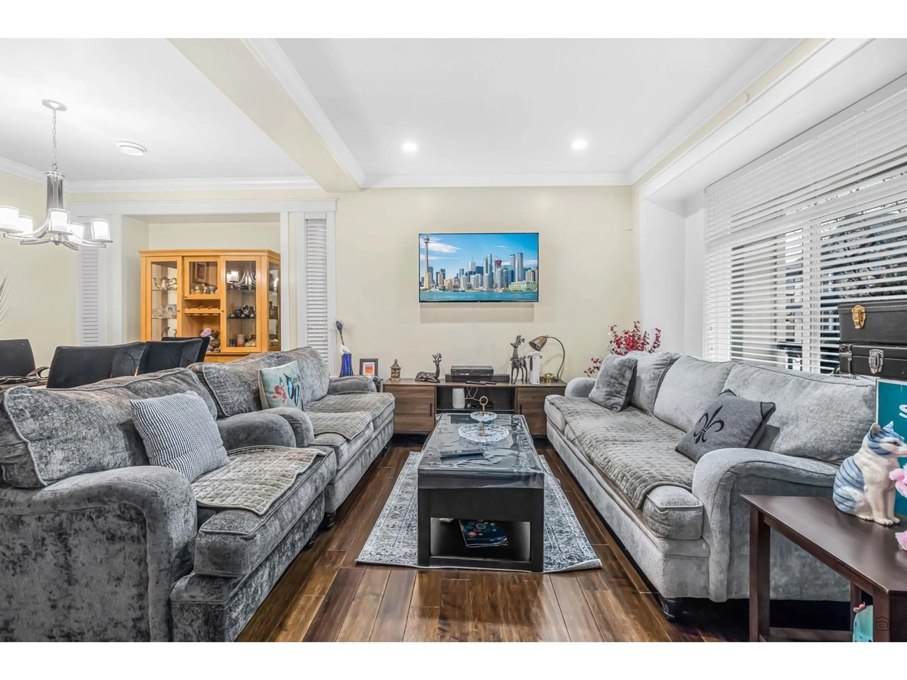 Living room with furniture, unknown for 21037 77, Langley British Columbia V2Y0L1