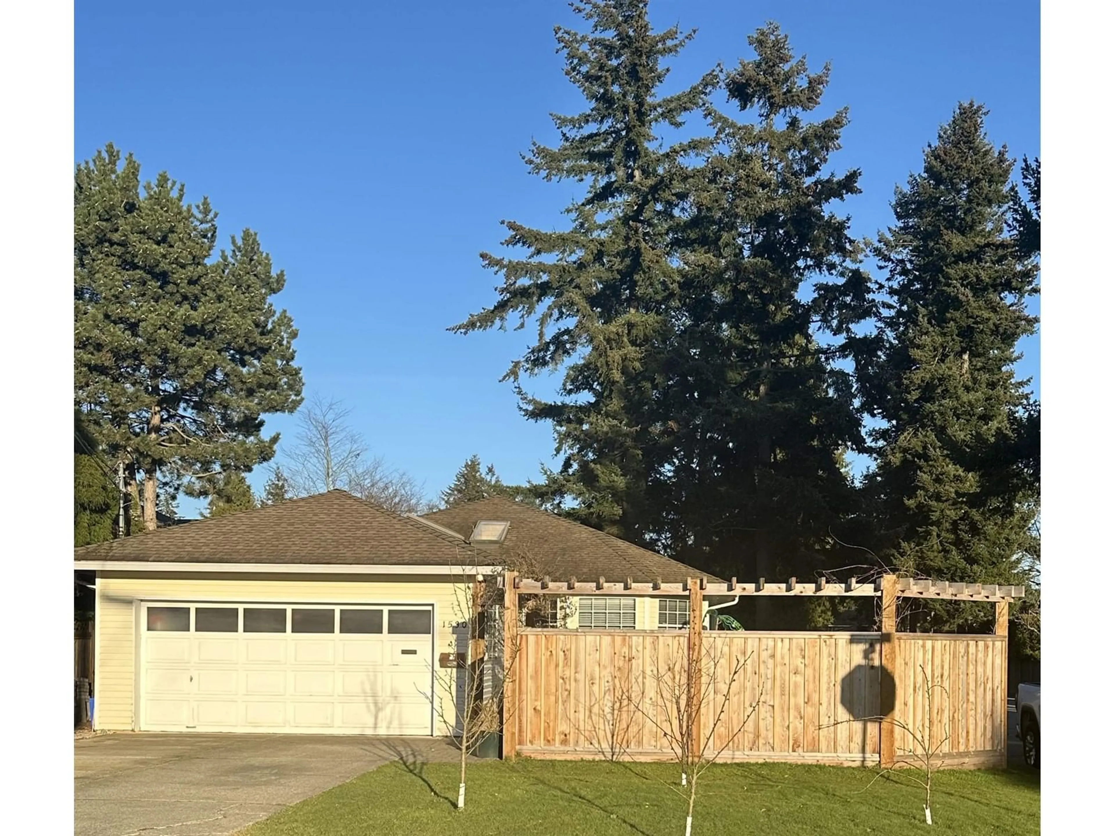 A pic from outside/outdoor area/front of a property/back of a property/a pic from drone, unknown for 1530 CORY ROAD, White Rock British Columbia V4B3J2