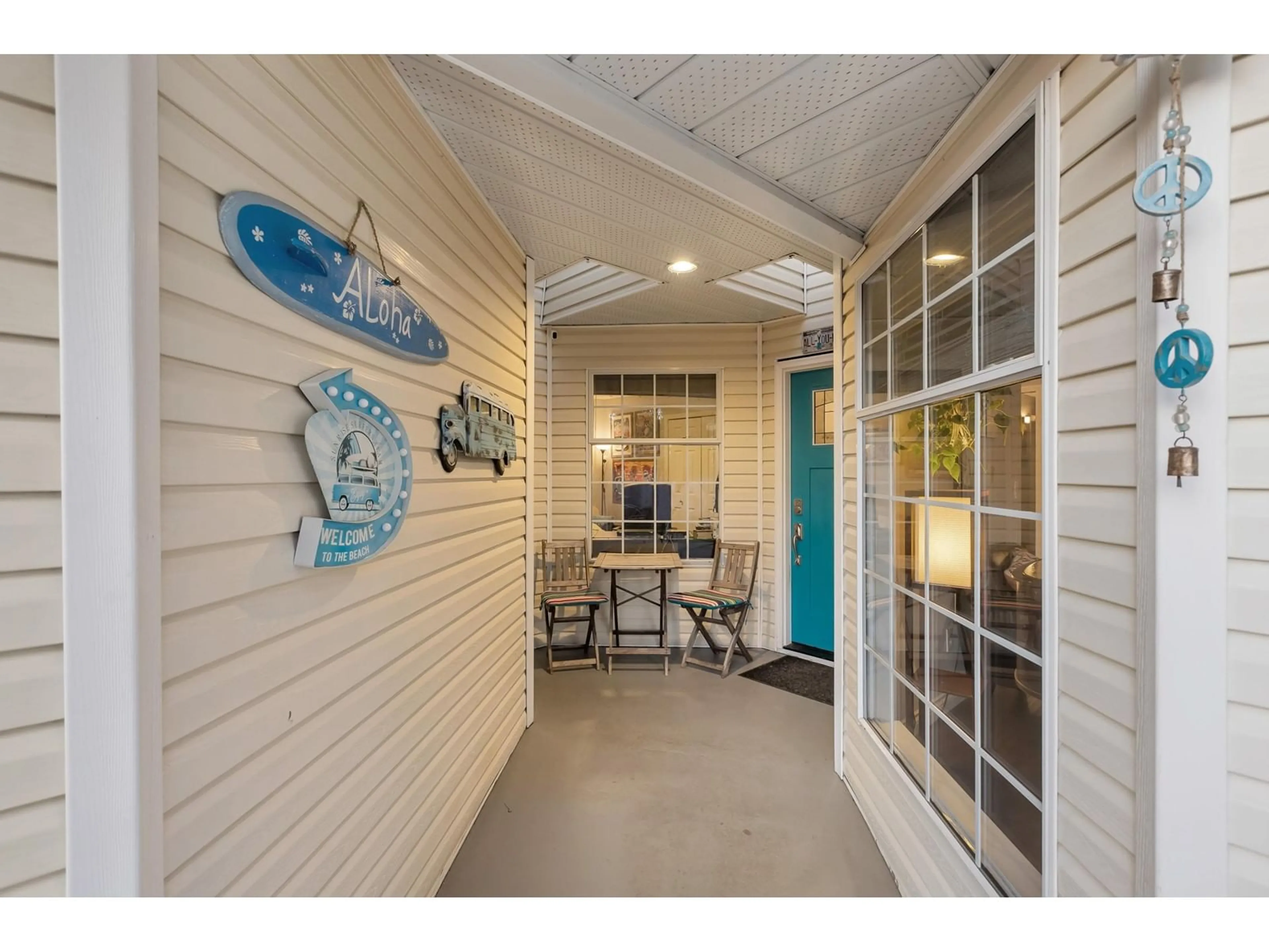 Indoor entryway for 1530 CORY ROAD, White Rock British Columbia V4B3J2