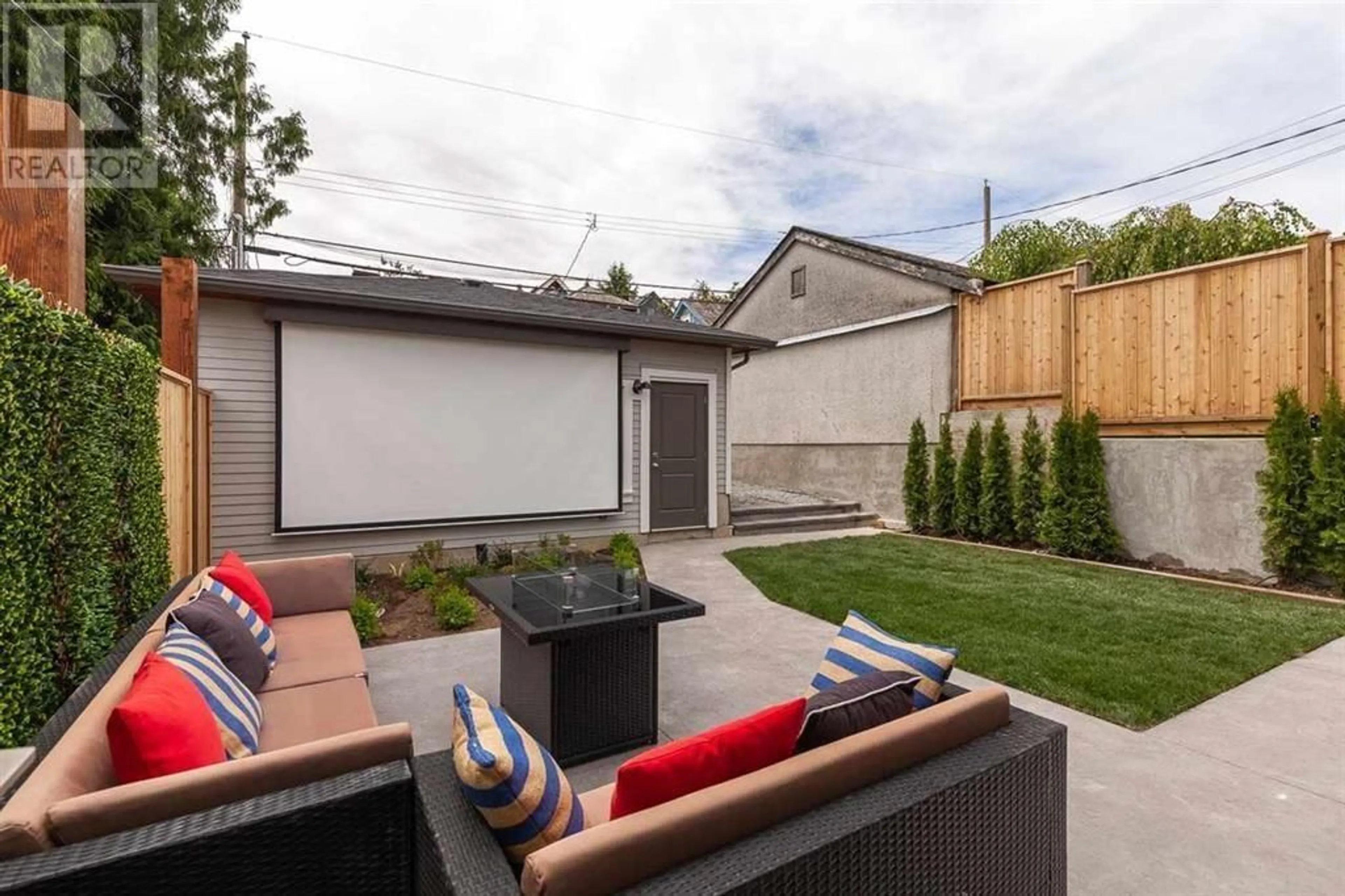 Patio, street for 828 E 13TH AVENUE, Vancouver British Columbia V5T2L5