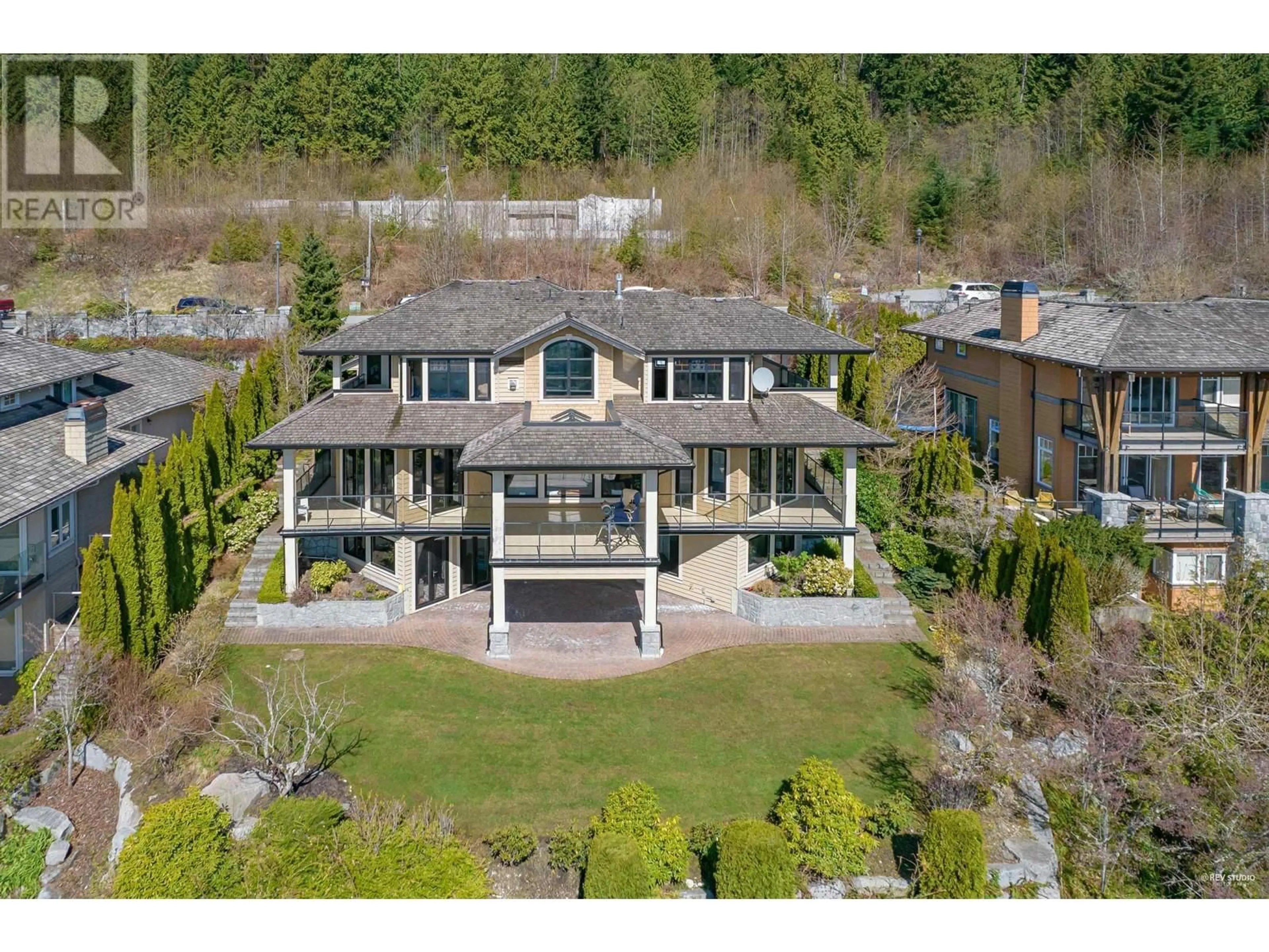 A pic from outside/outdoor area/front of a property/back of a property/a pic from drone, unknown for 2336 KADLEC COURT, West Vancouver British Columbia V7S3K3