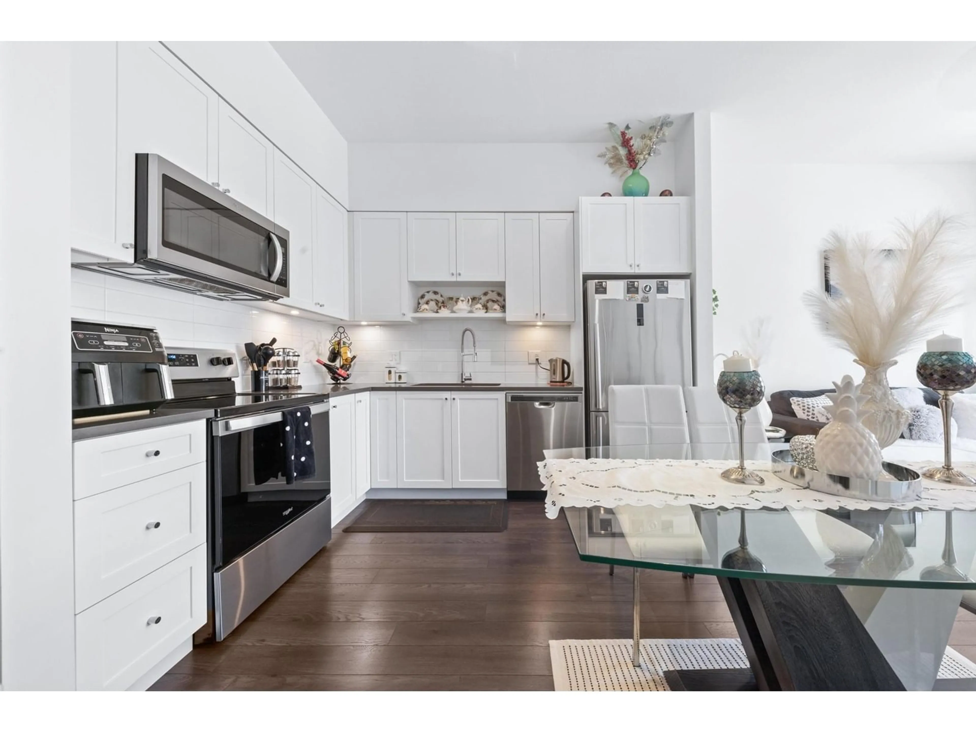 Open concept kitchen, unknown for 415 - 13628 81A, Surrey British Columbia V3W3E2