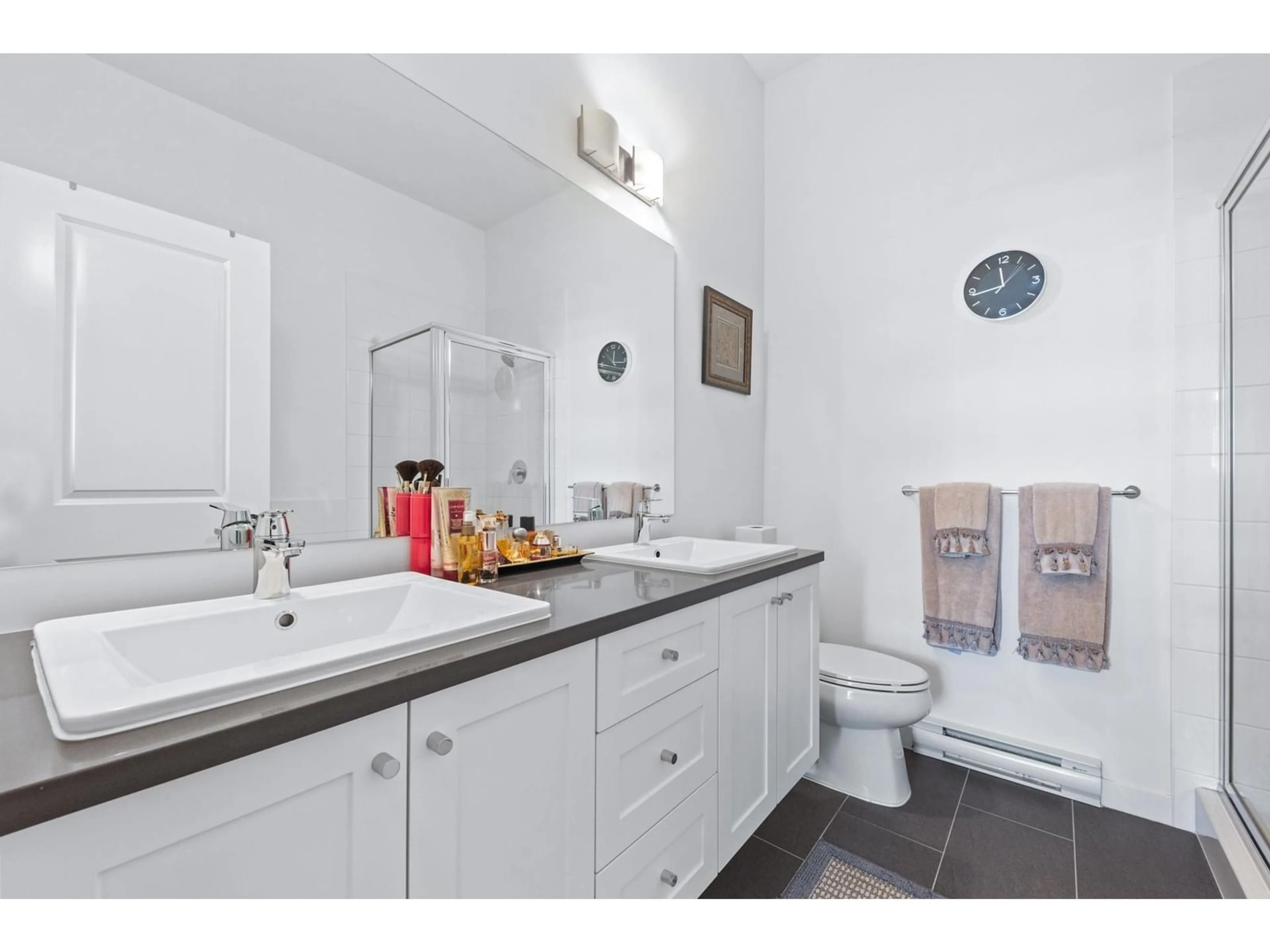 Standard bathroom, ceramic/tile floor for 415 - 13628 81A, Surrey British Columbia V3W3E2