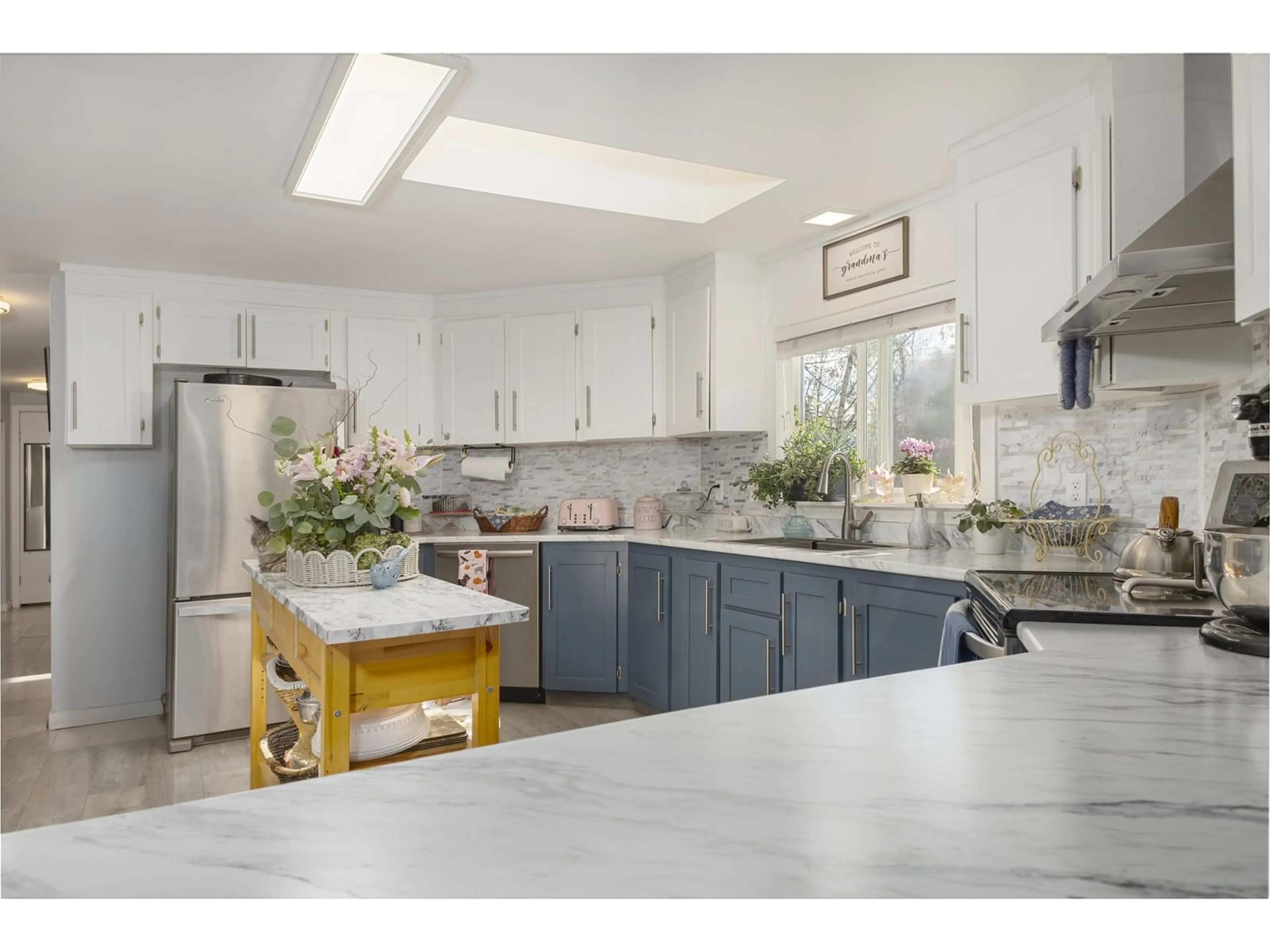 Open concept kitchen, ceramic/tile floor for 117 - 43201 LOUGHEED, Mission British Columbia V0M1G0