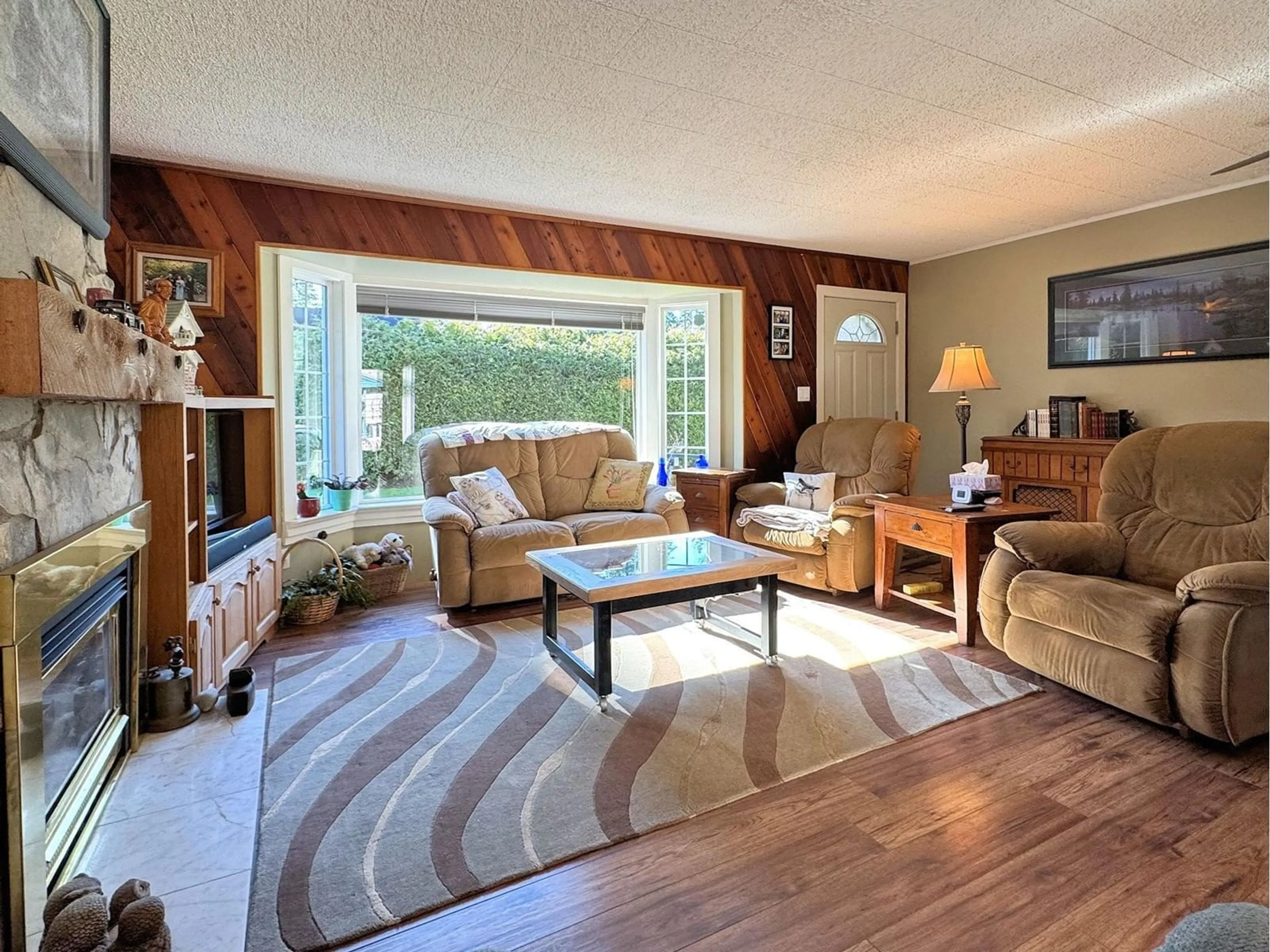 Living room with furniture, wood/laminate floor for 19937 37A AVENUE, Langley British Columbia V3A2S8