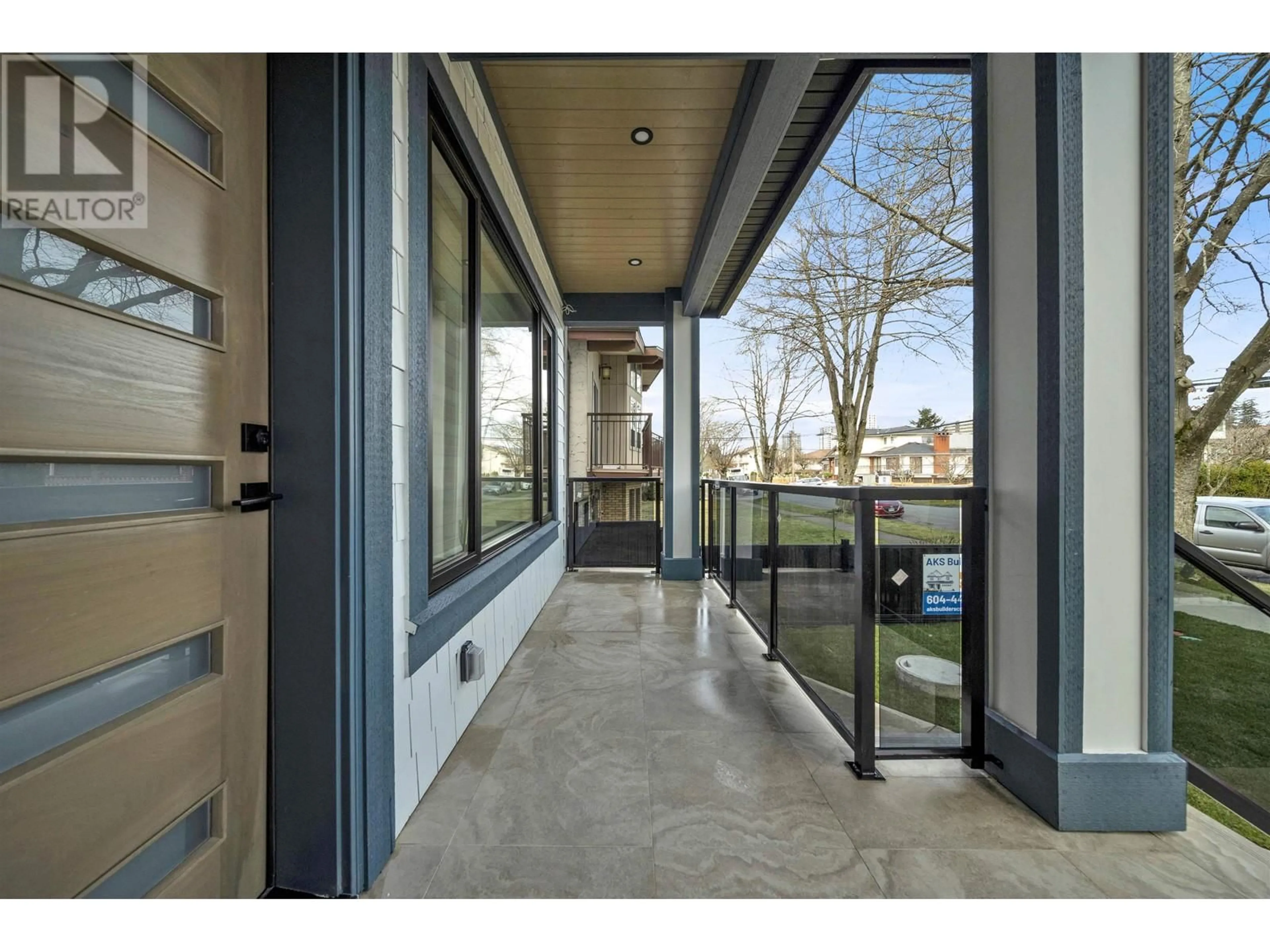 Indoor entryway for 6155 ARLINGTON STREET, Vancouver British Columbia V5S3N4