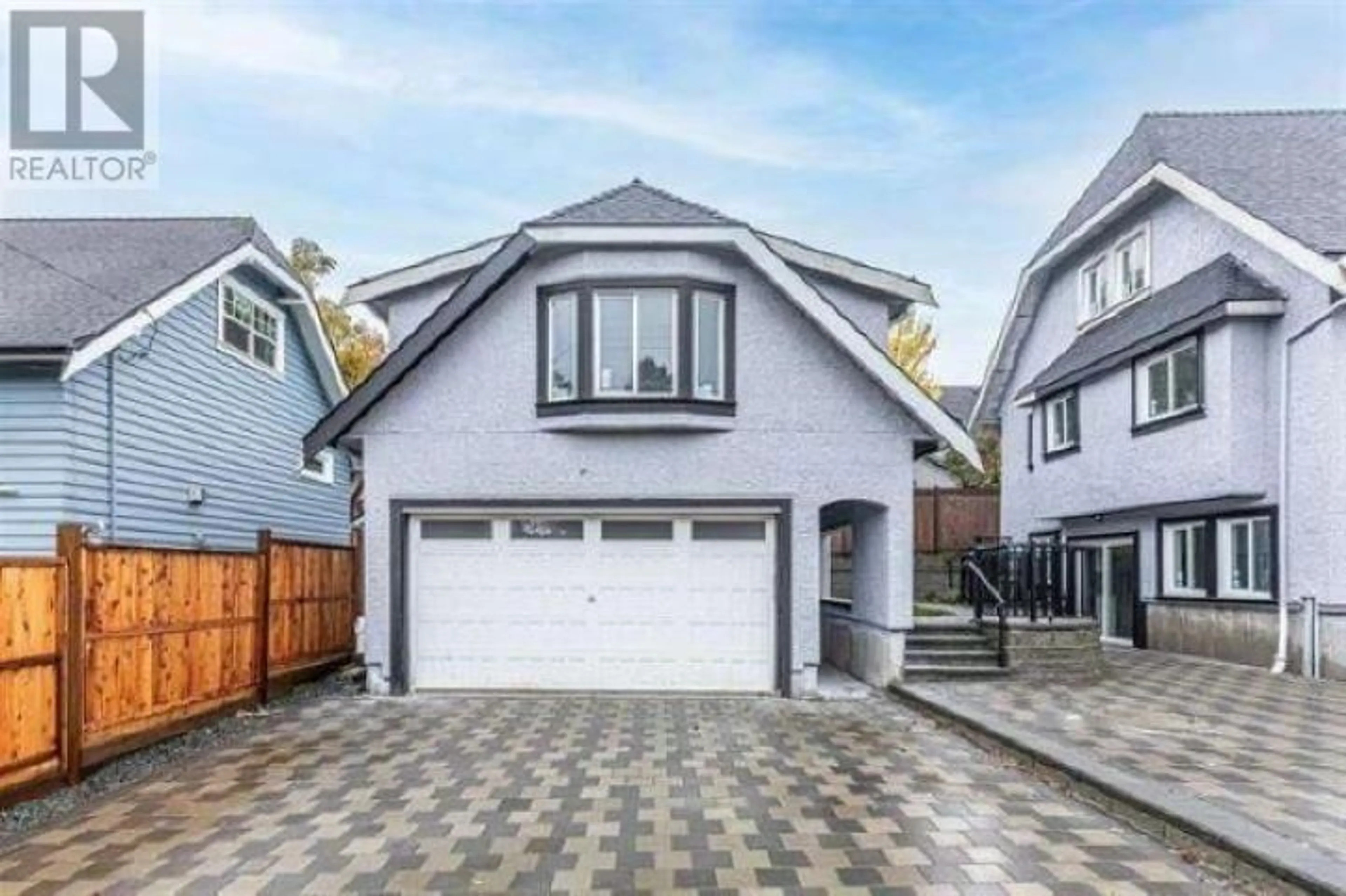 Home with vinyl exterior material, street for 1018 24TH AVENUE, Vancouver British Columbia V5V2B1