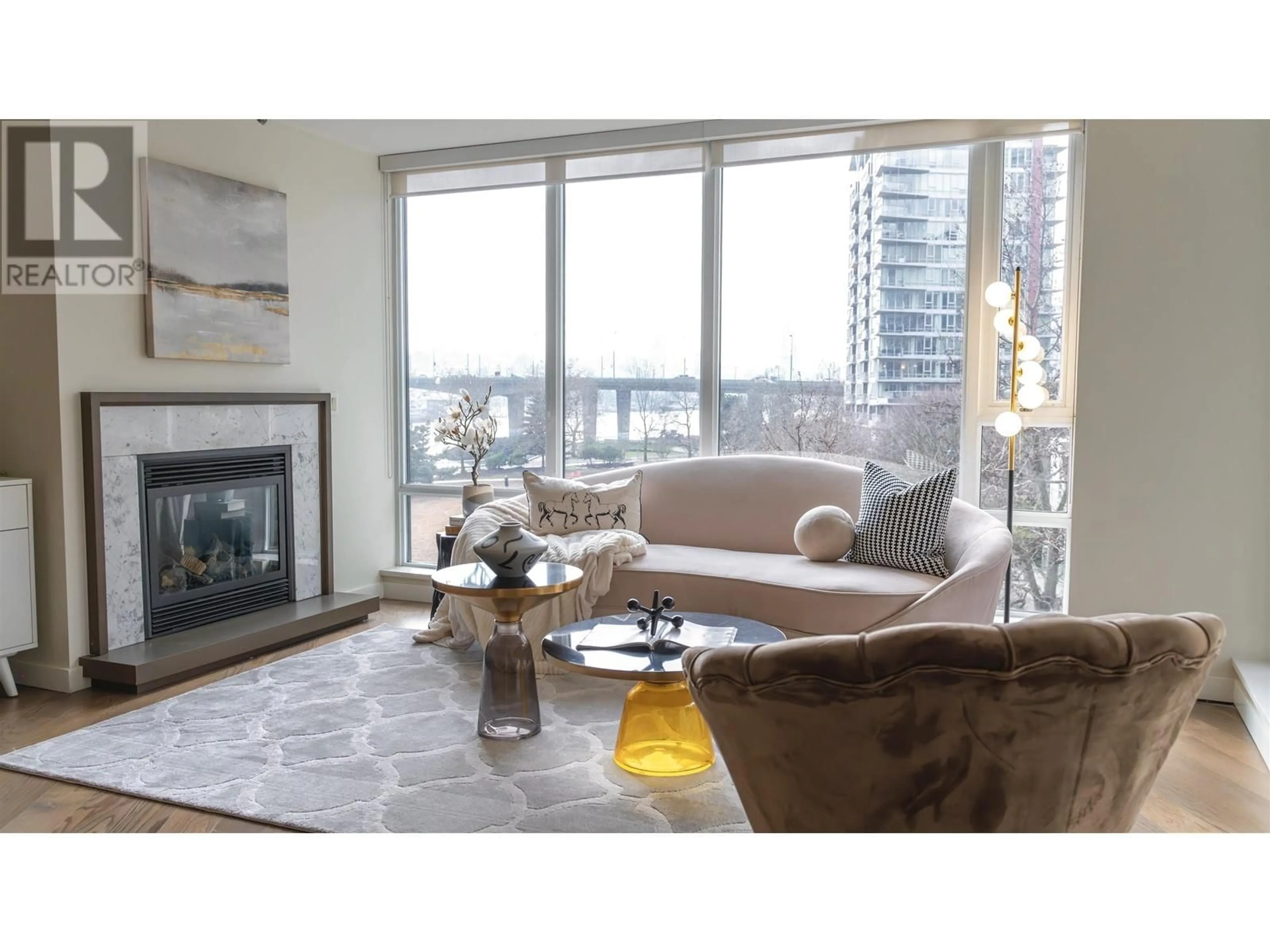 Living room with furniture, wood/laminate floor for 505 8 SMITHE MEWS, Vancouver British Columbia V6B0A5