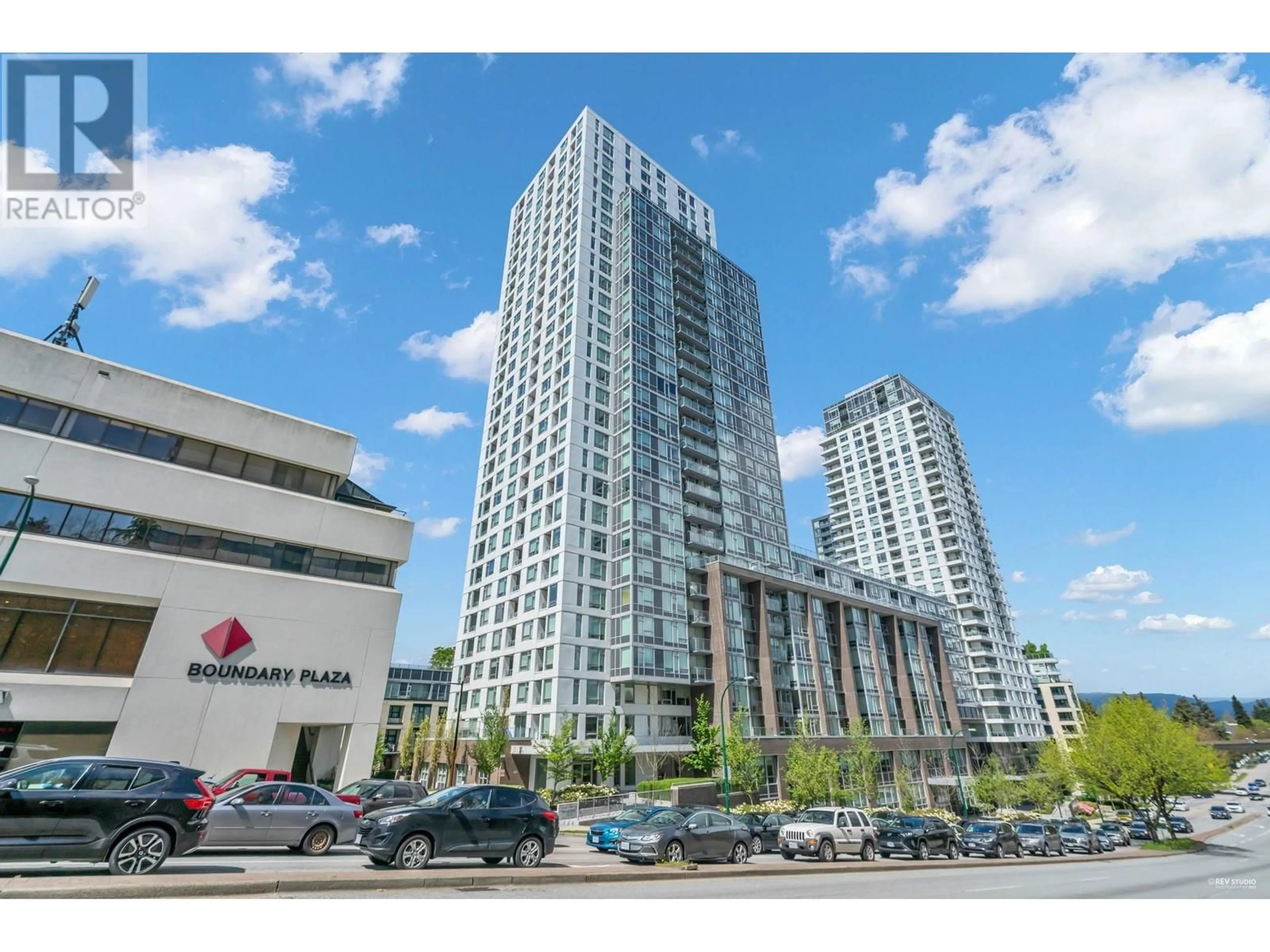 Indoor foyer for 2308 5665 BOUNDARY ROAD, Vancouver British Columbia V5Z2W5