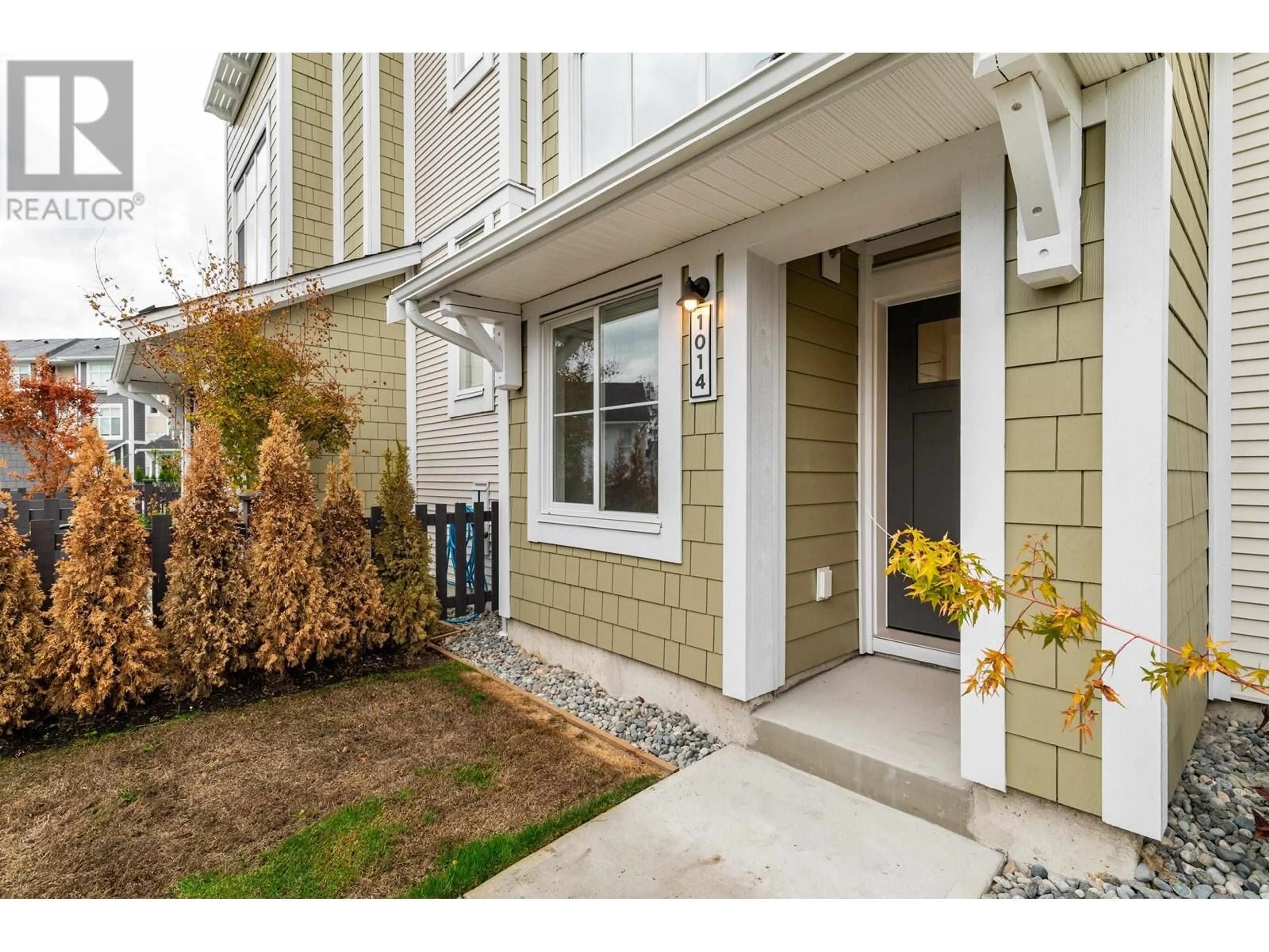 Indoor entryway for 1014 11280 PAZARENA PLACE, Maple Ridge British Columbia V2X4K9