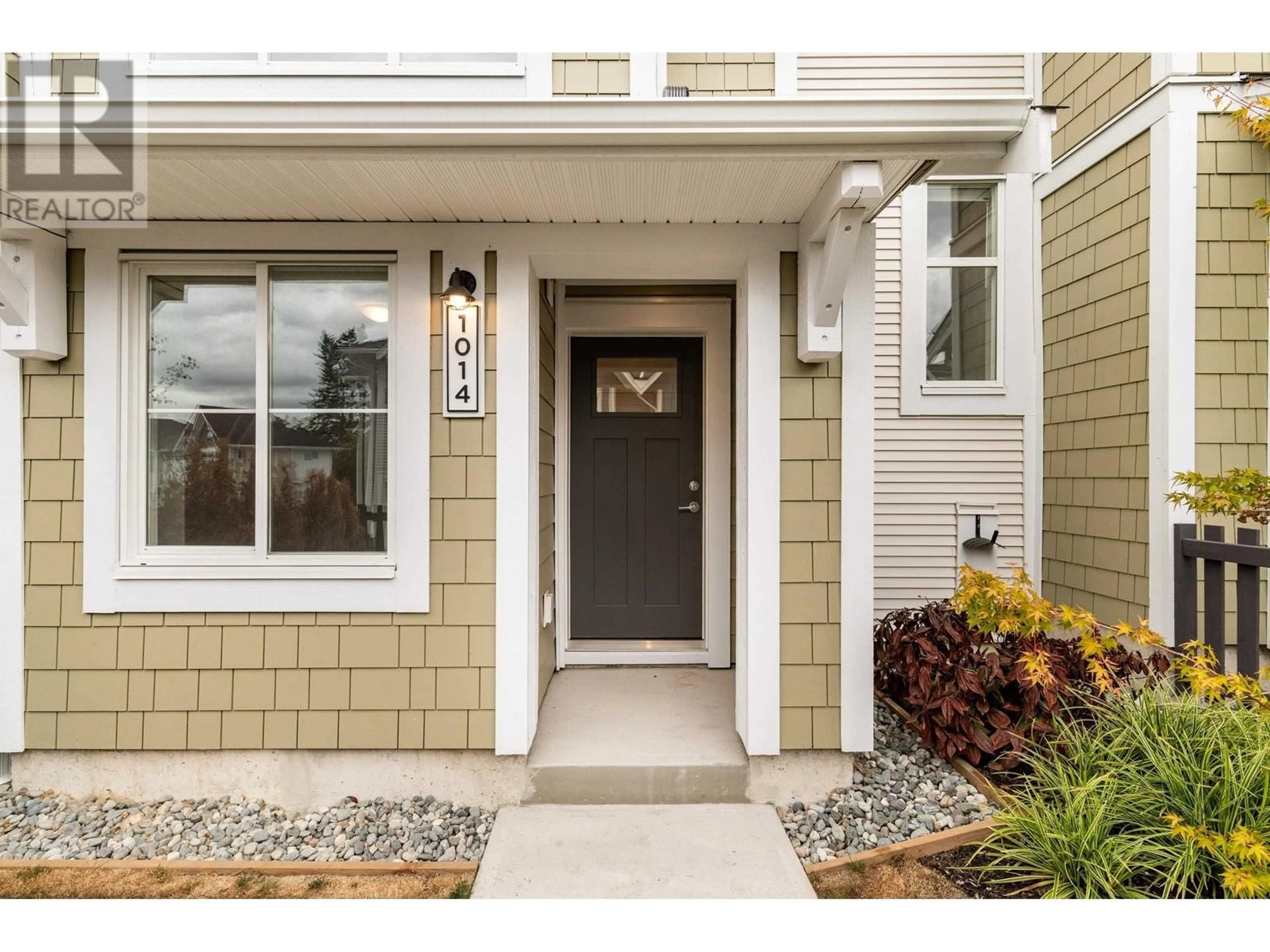 Indoor entryway for 1014 11280 PAZARENA PLACE, Maple Ridge British Columbia V2X4K9