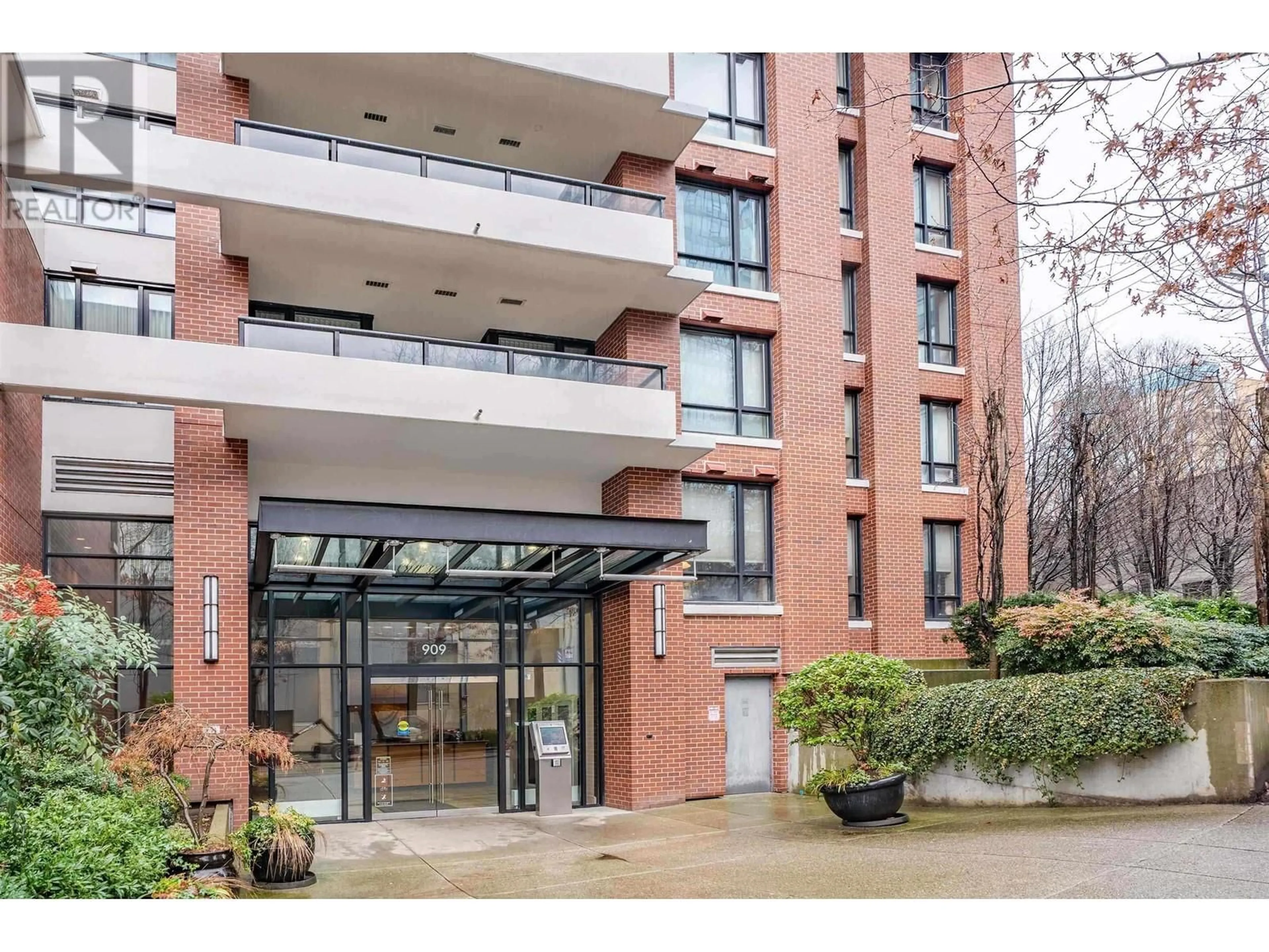 Indoor foyer for 1802 909 MAINLAND STREET, Vancouver British Columbia V6B1S3