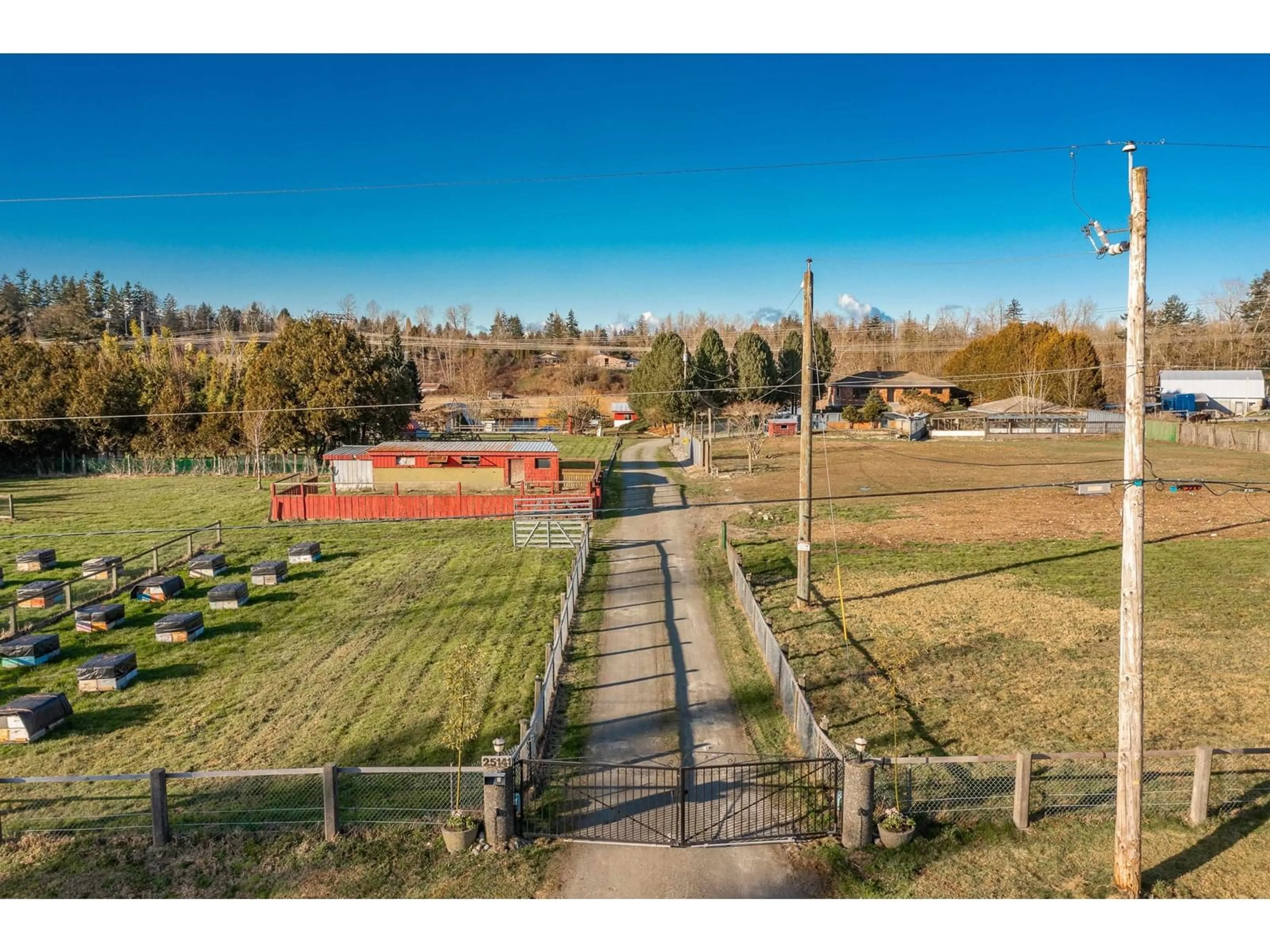 A pic from outside/outdoor area/front of a property/back of a property/a pic from drone, mountain view for 25141 19, Langley British Columbia V4W2E6