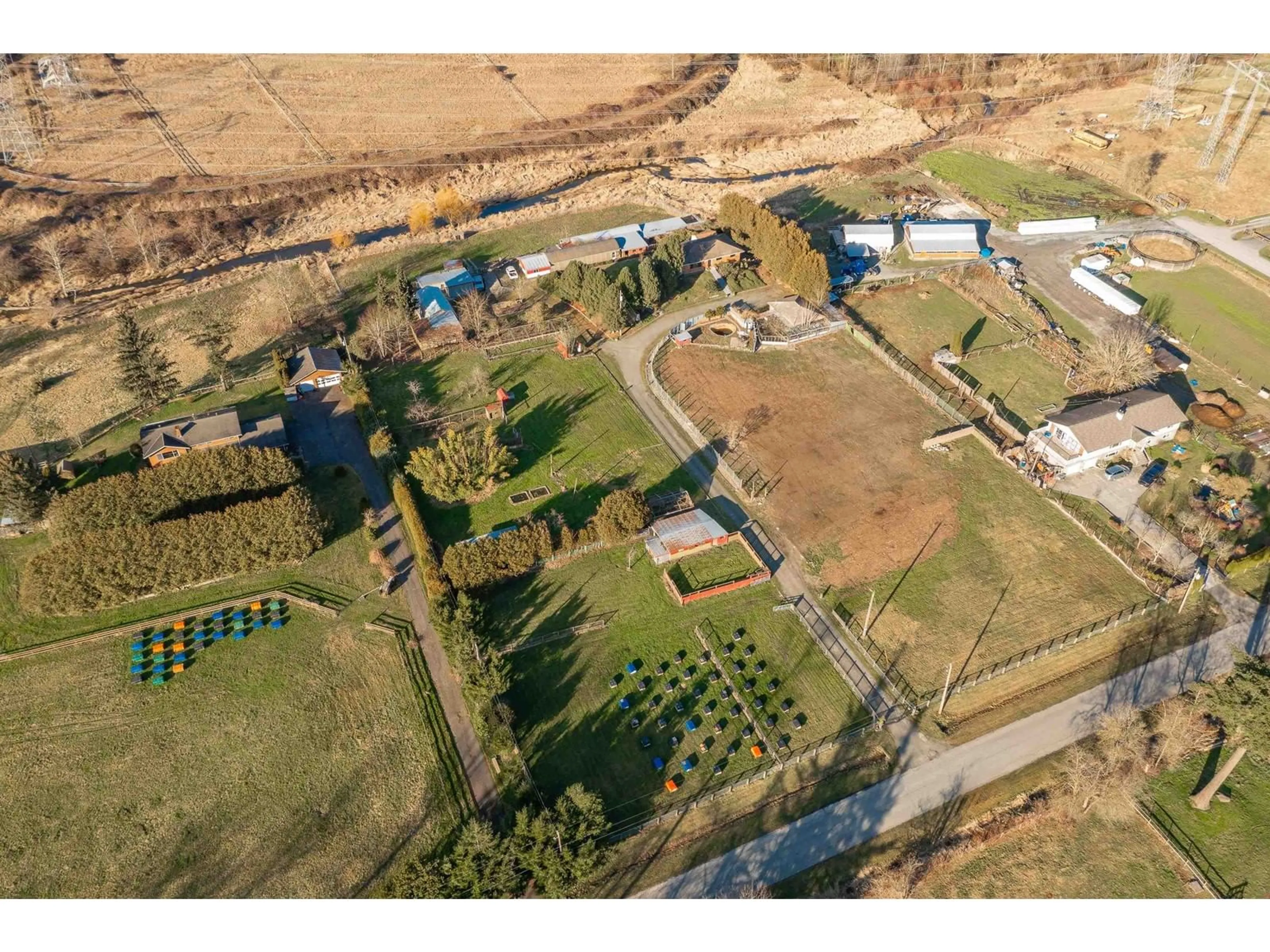 A pic from outside/outdoor area/front of a property/back of a property/a pic from drone, unknown for 25141 19, Langley British Columbia V4W2E6