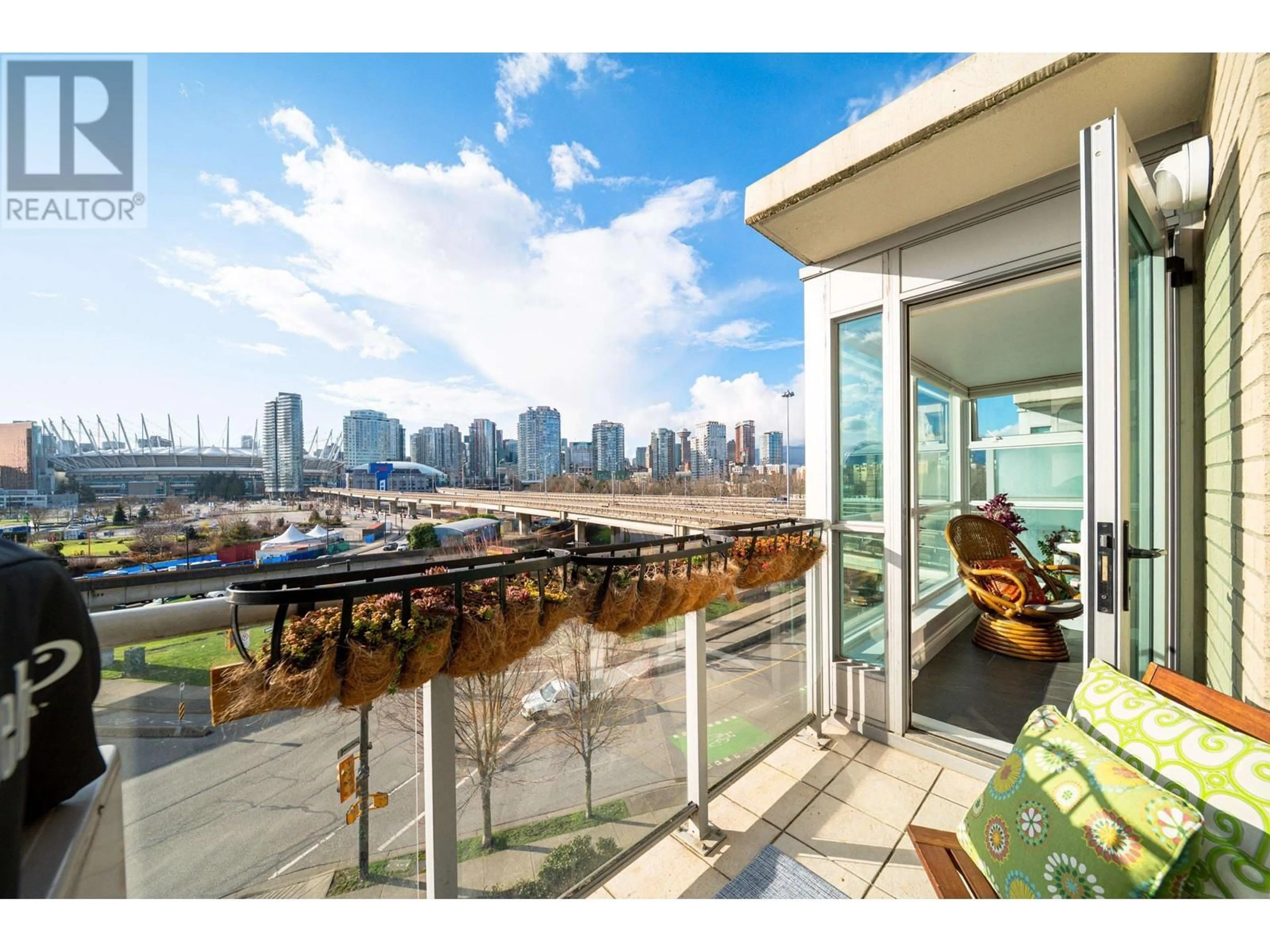 Patio, water/lake/river/ocean view for 508 125 MILROSS AVENUE, Vancouver British Columbia V6A0A1