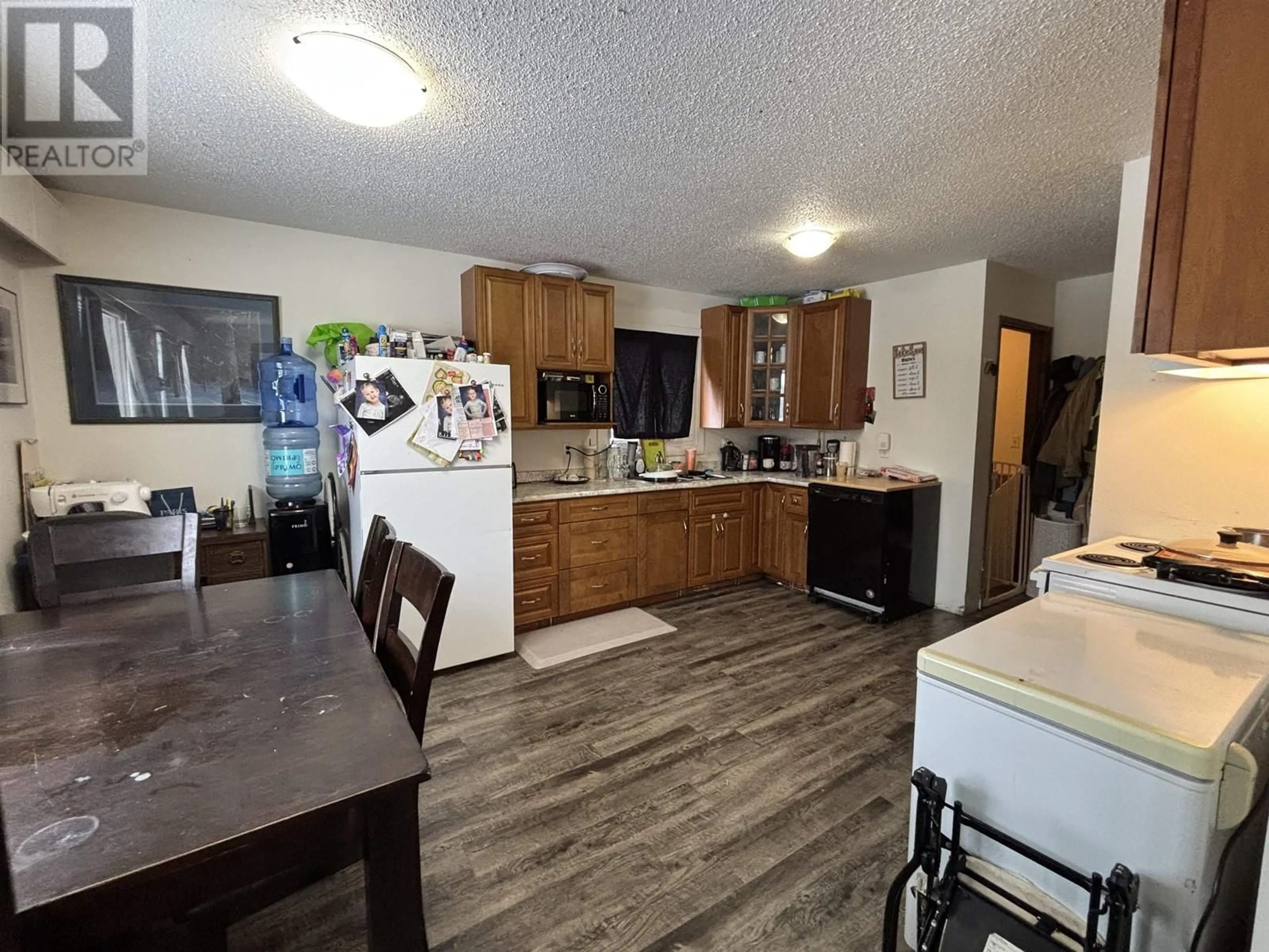 Open concept kitchen, unknown for 2587 LORNE CRESCENT, Prince George British Columbia V2N1E3