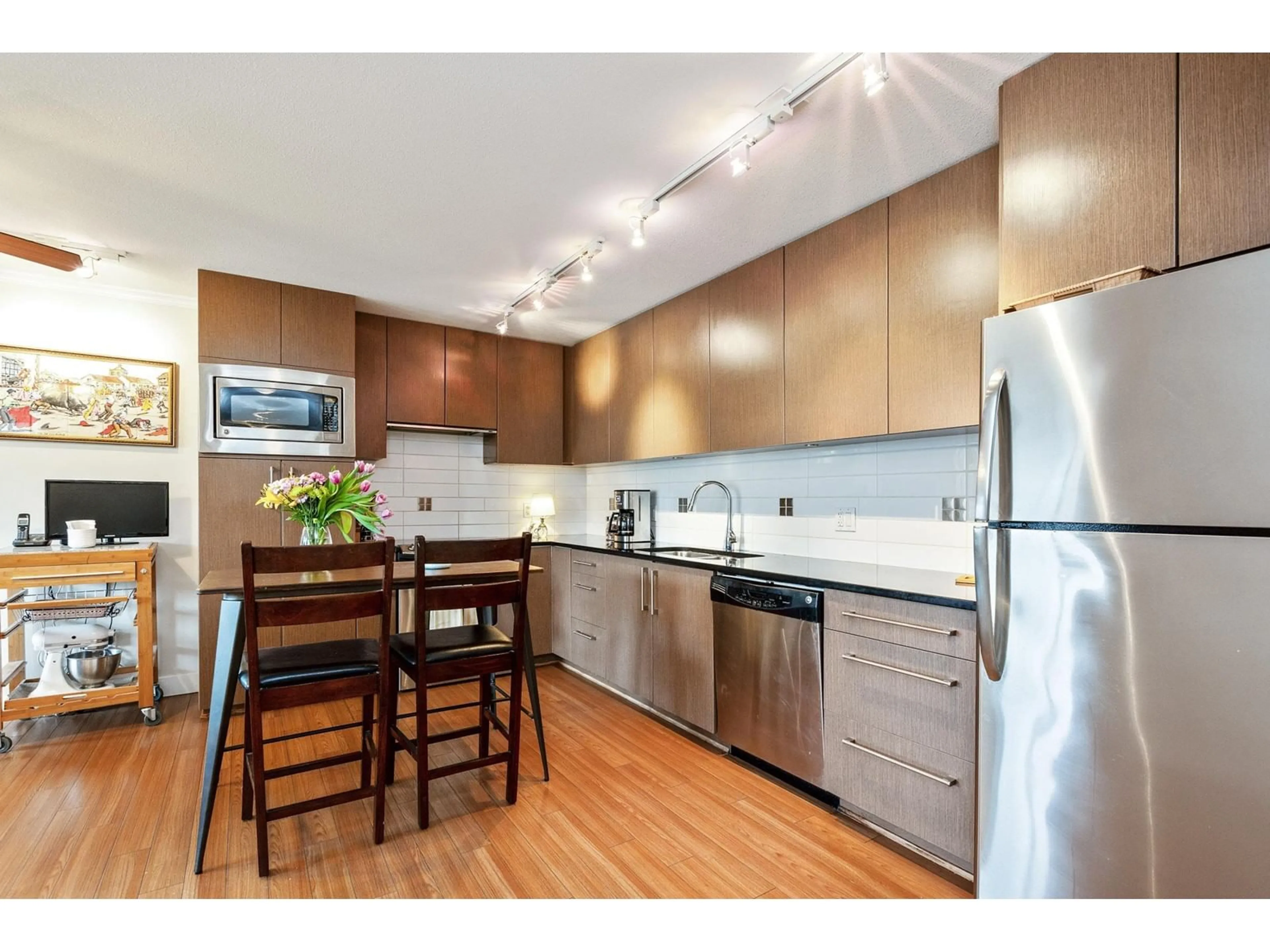 Standard kitchen, wood/laminate floor for 310 15795 CROYDON DRIVE, Surrey British Columbia V3Z2L6