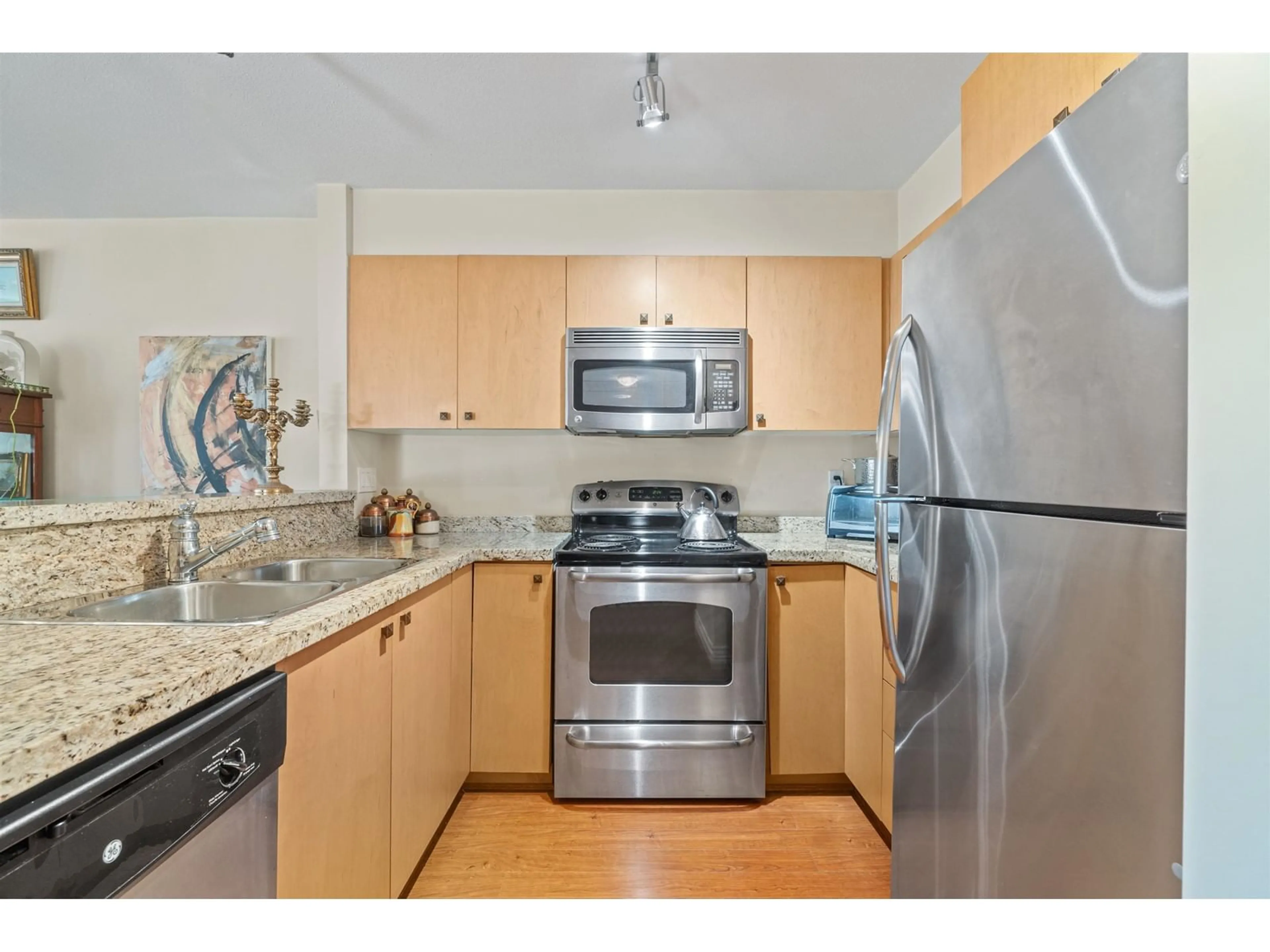 Standard kitchen, unknown for 412 8717 160 STREET, Surrey British Columbia V4N5X7