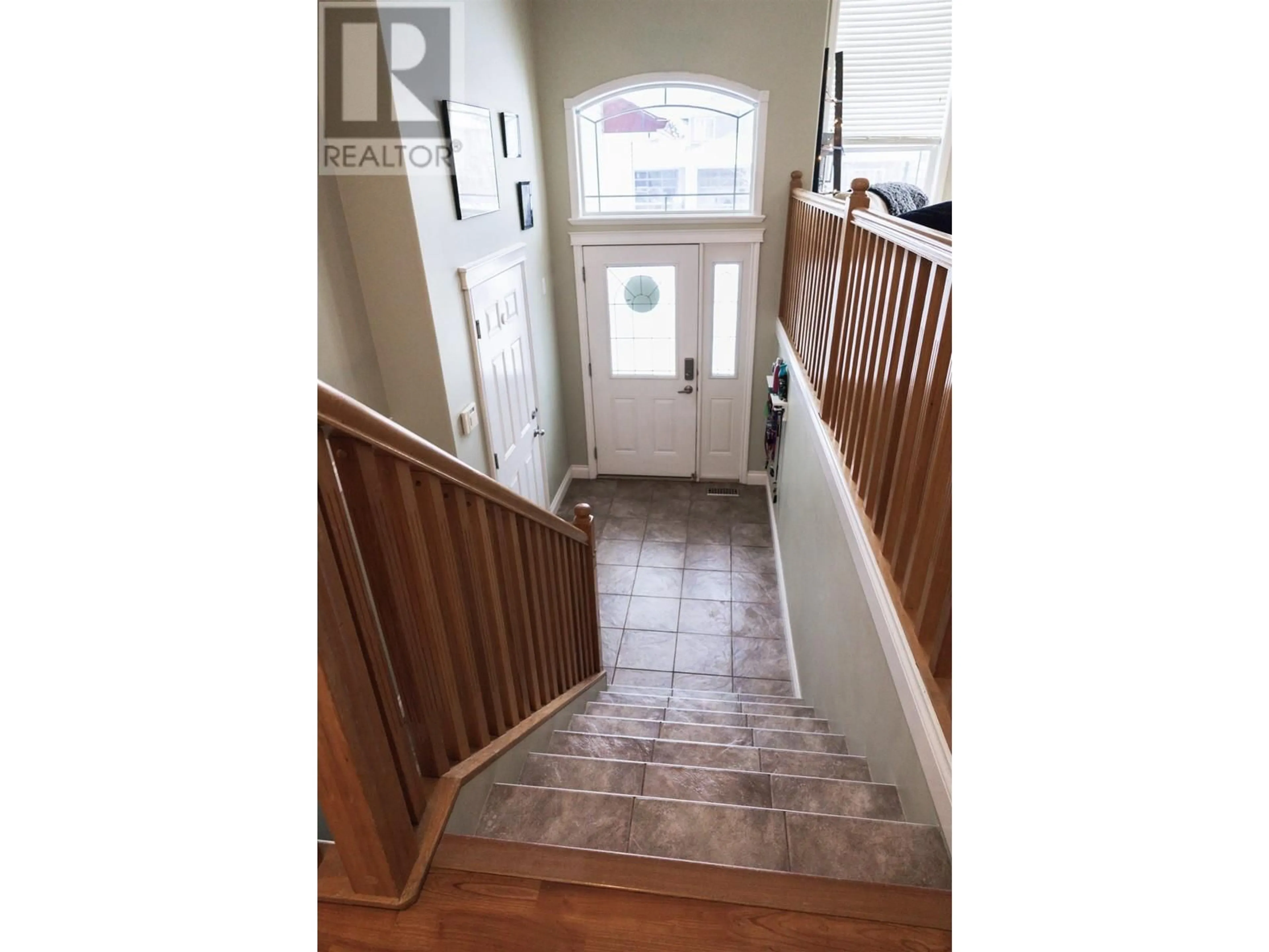 Indoor entryway for 6754 CHARTWELL CRESCENT, Prince George British Columbia V2N6Y3