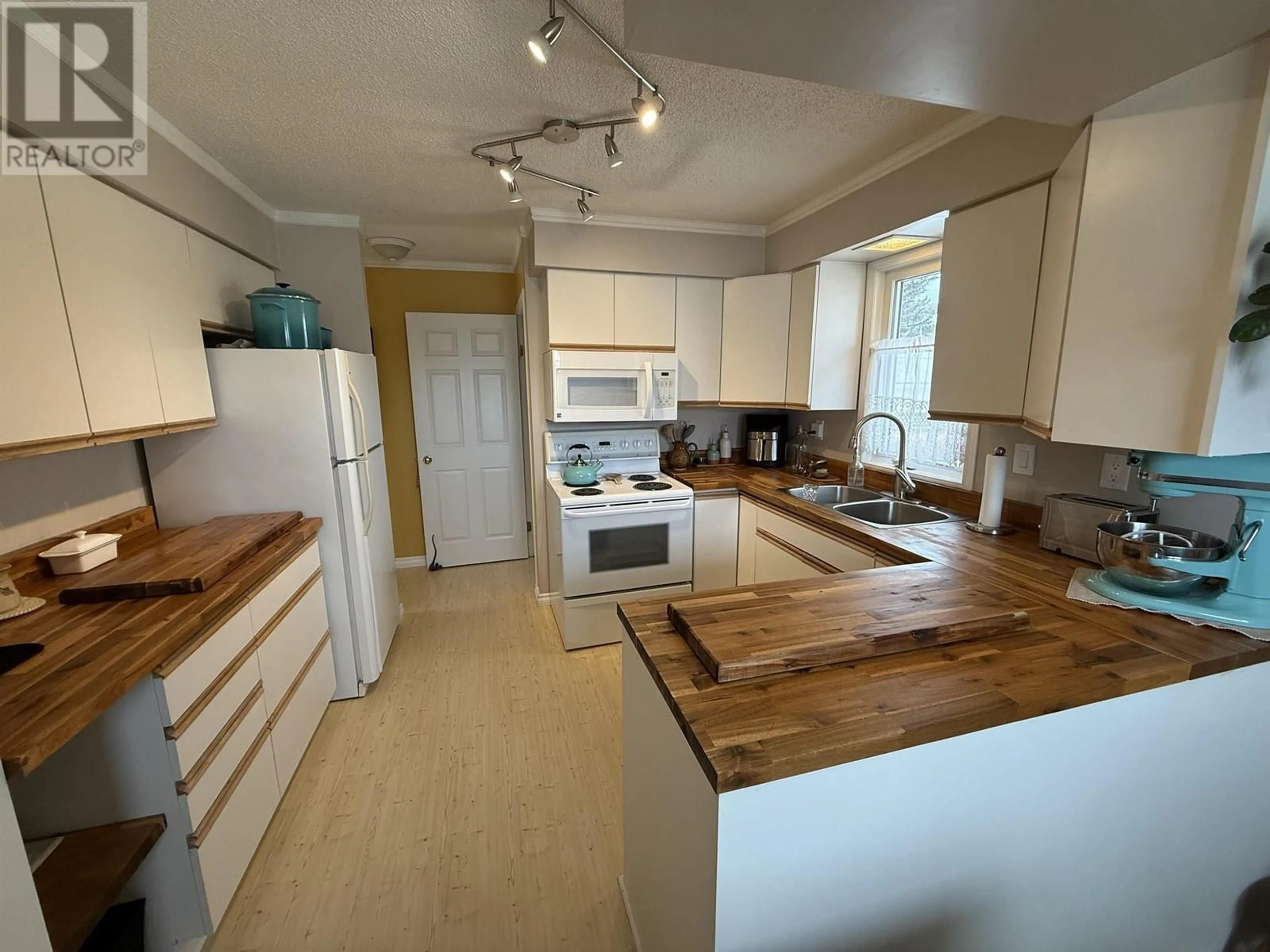 Standard kitchen, wood/laminate floor for 9304 106 AVENUE, Fort St. John British Columbia V1J2N4