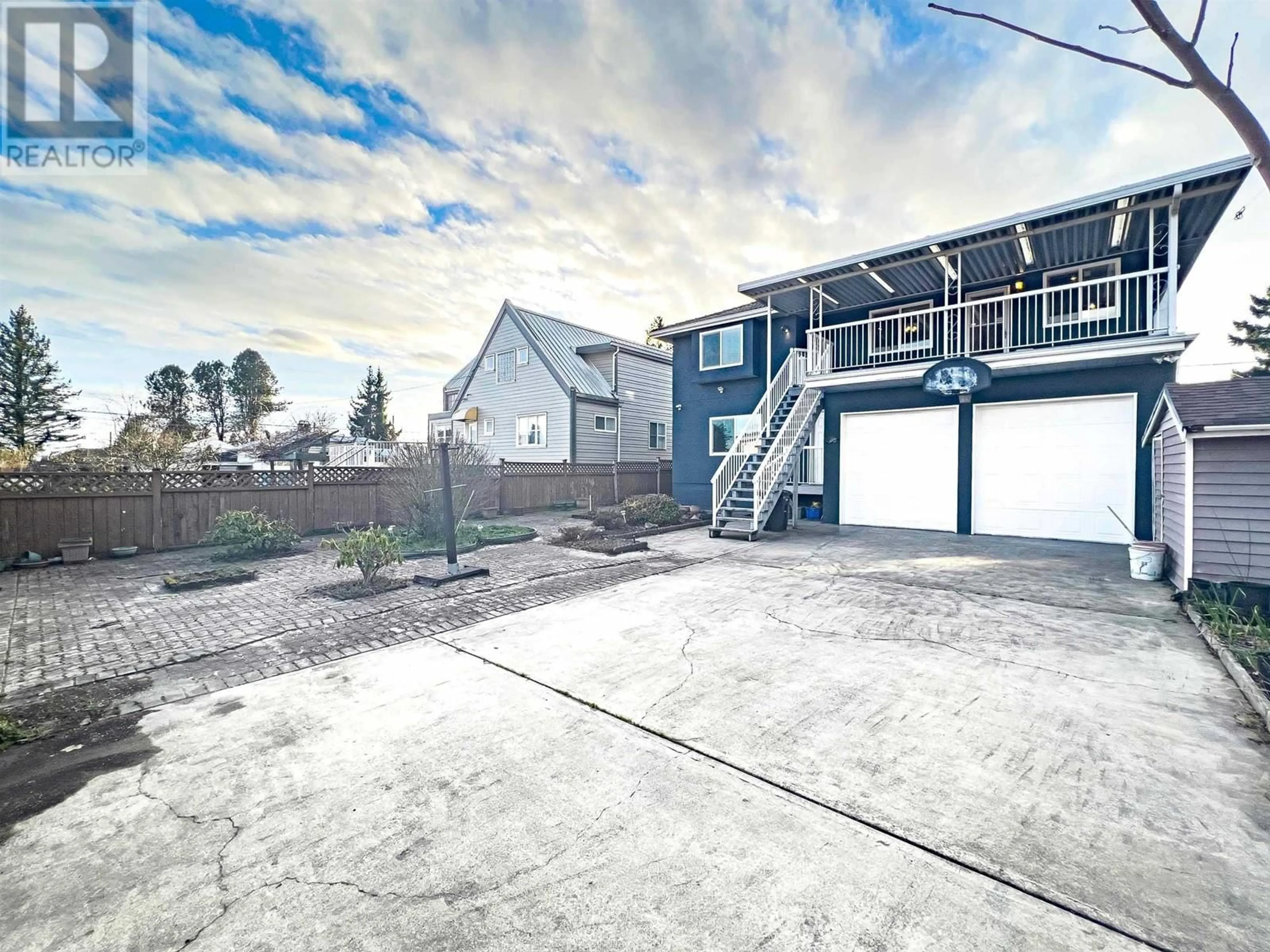 A pic from outside/outdoor area/front of a property/back of a property/a pic from drone, street for 6970 WILLINGDON AVENUE, Burnaby British Columbia V5J3R2