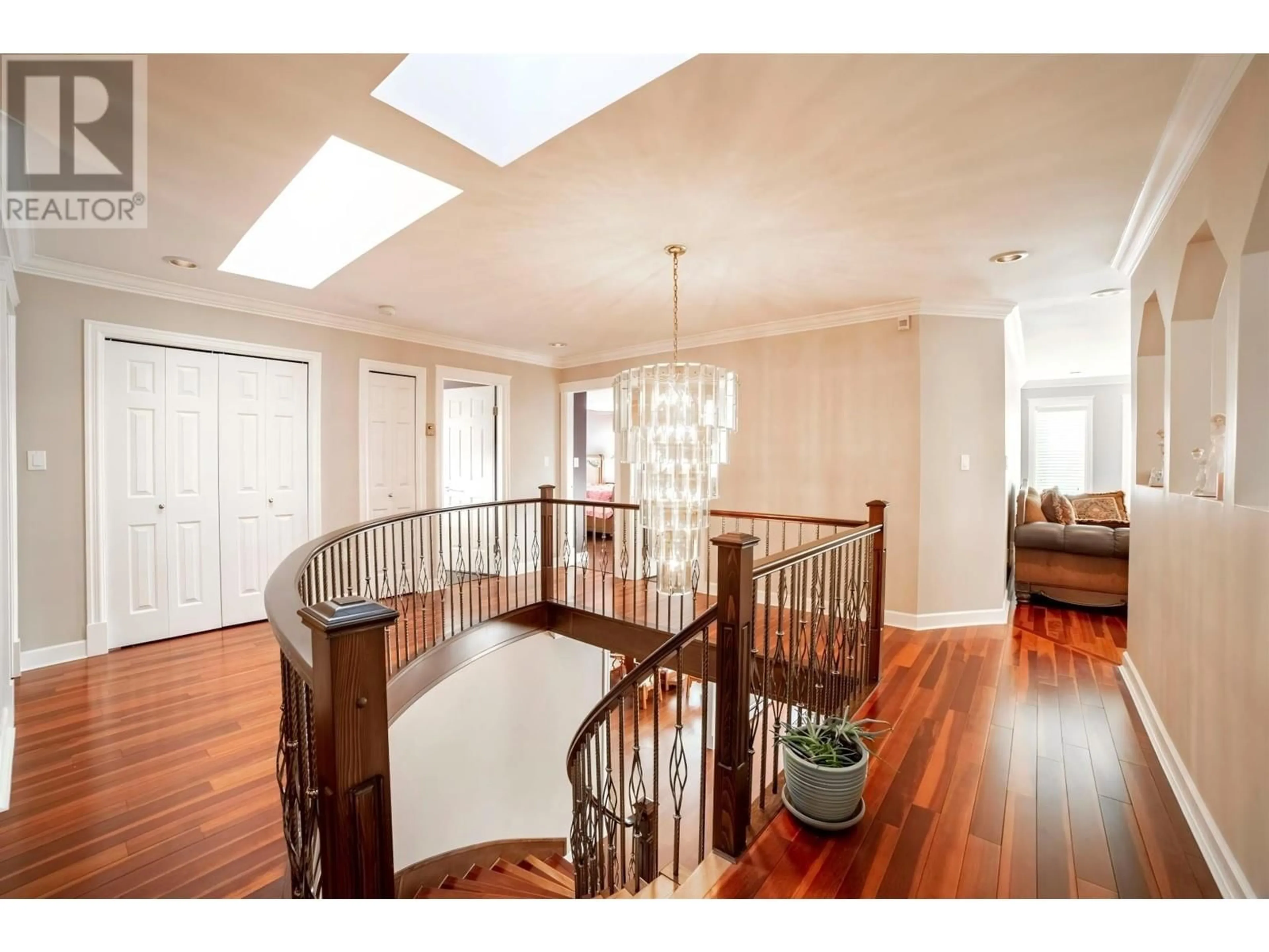 Indoor foyer for 6970 WILLINGDON AVENUE, Burnaby British Columbia V5J3R2