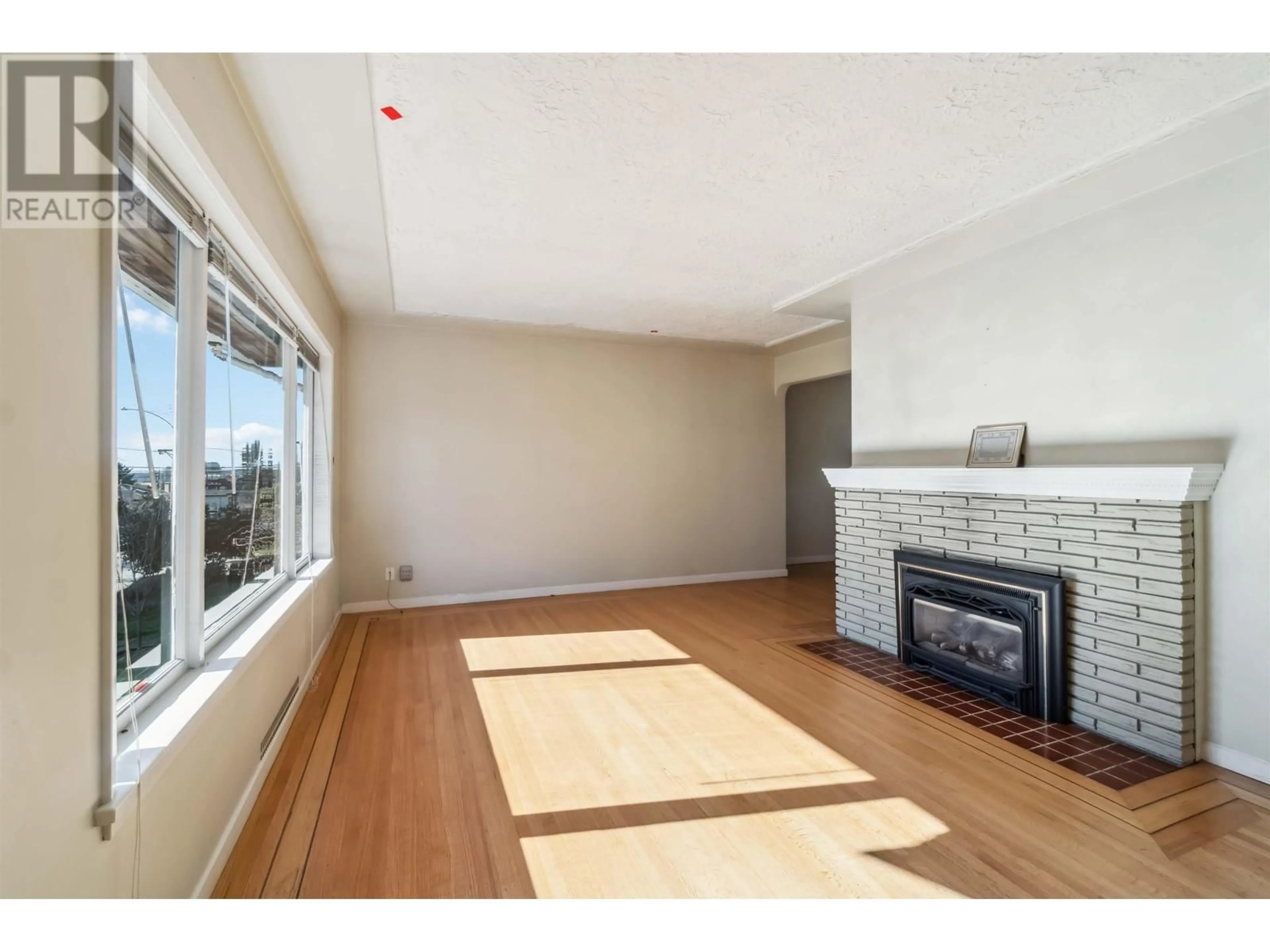 A pic of a room for 508 12TH STREET, North Vancouver British Columbia V7L2K4