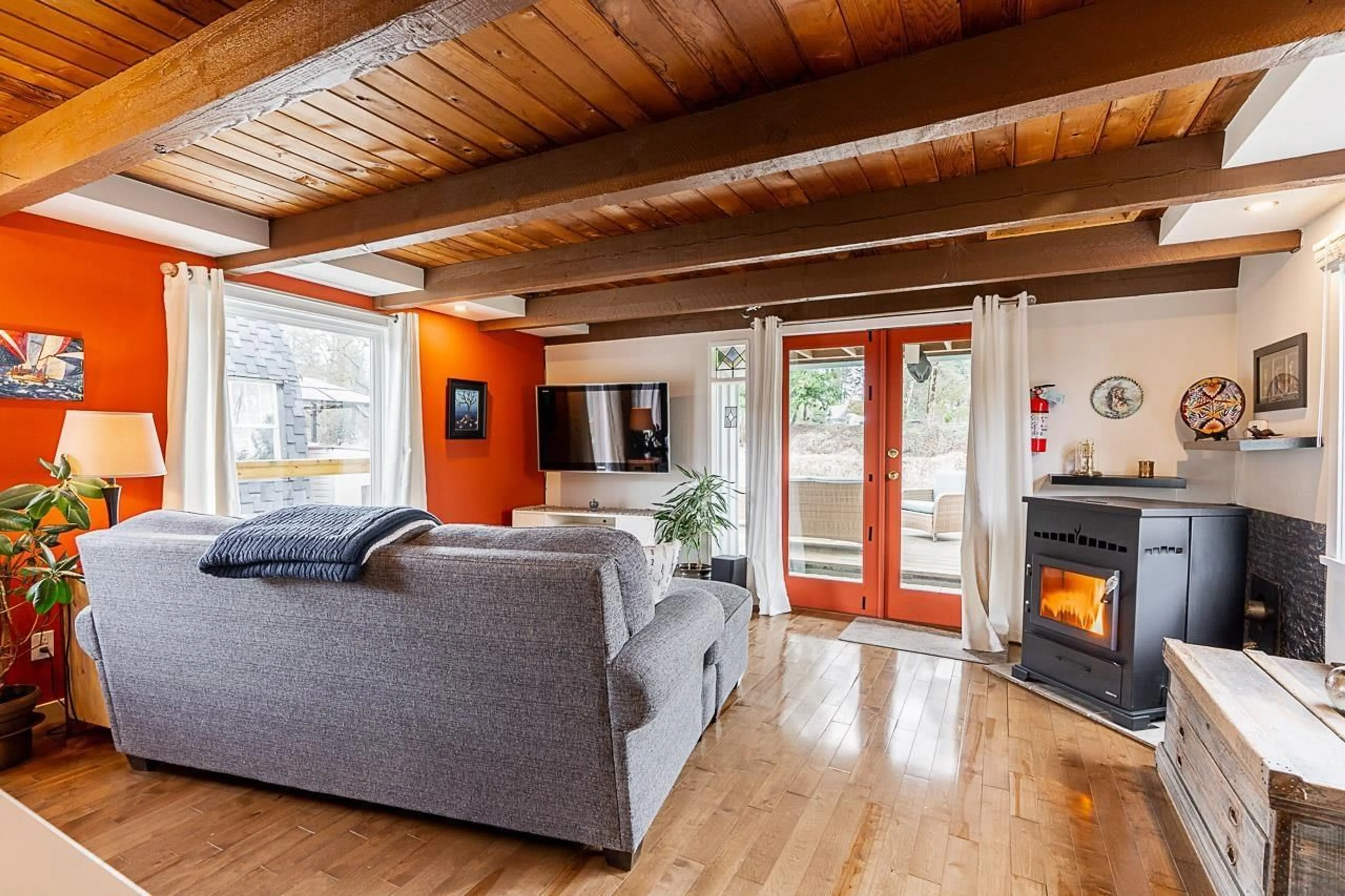 Living room with furniture, wood/laminate floor for 12 - 20837 LOUIE, Langley British Columbia V1M3H7