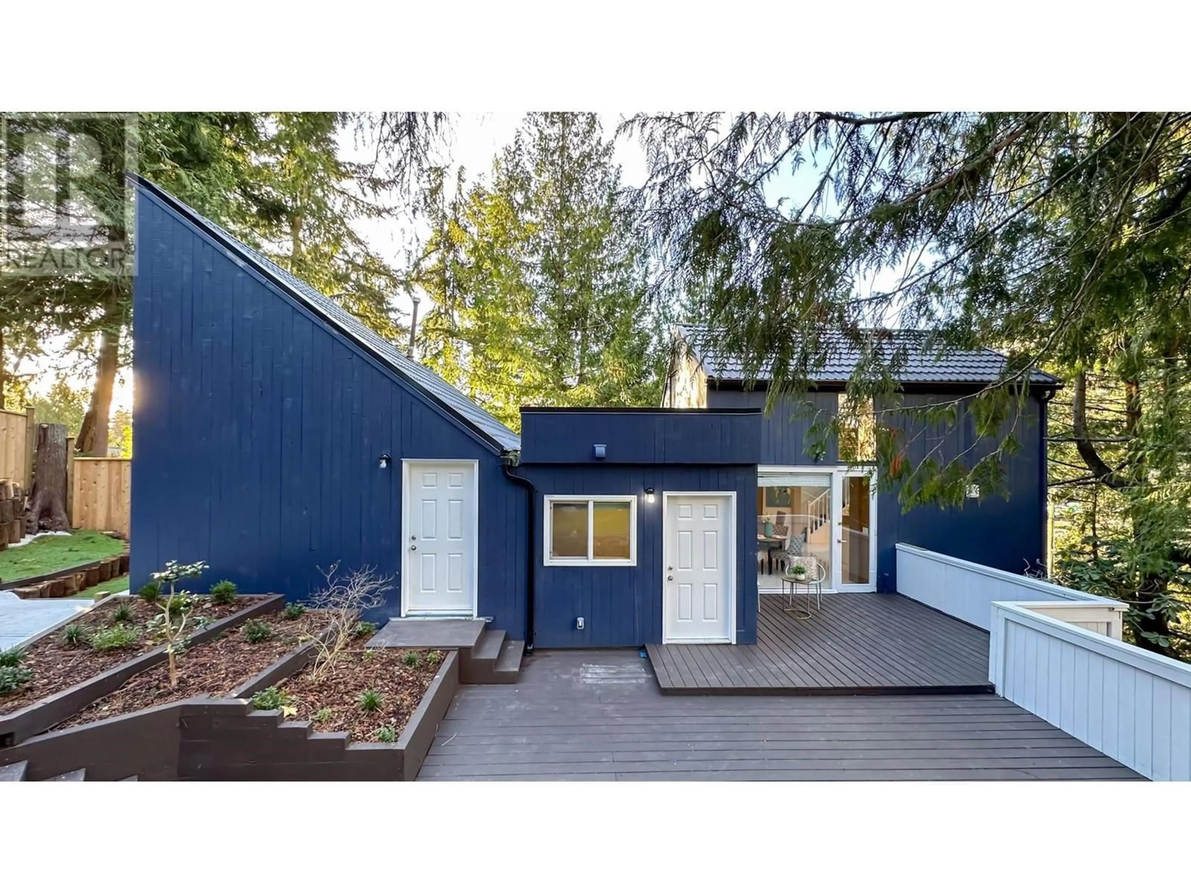 Dining room, ceramic/tile floor for 5791 TELEGRAPH TRAIL, West Vancouver British Columbia V7W1R5