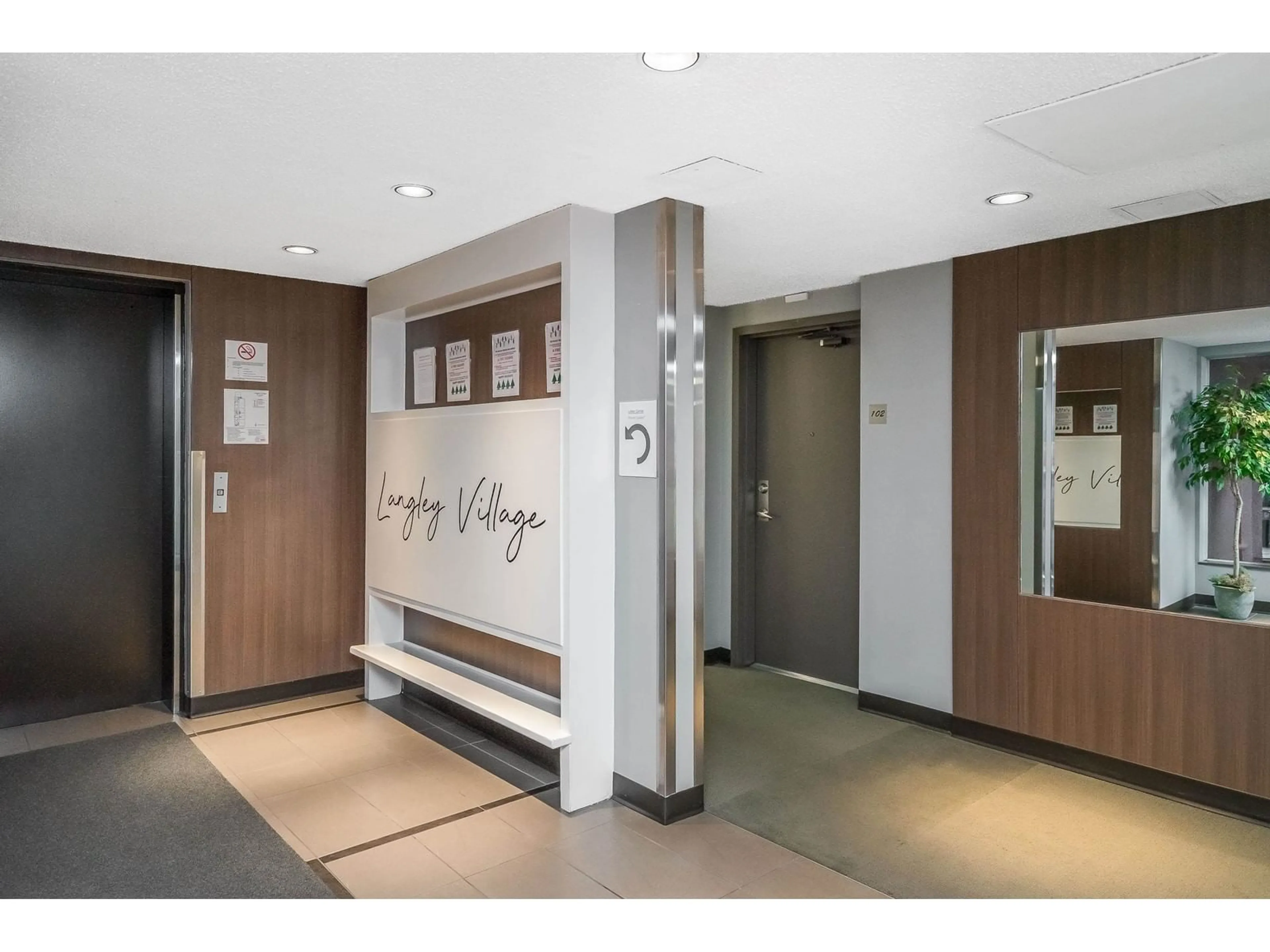 Indoor foyer for 206 - 5664 200, Langley British Columbia V3A1M8
