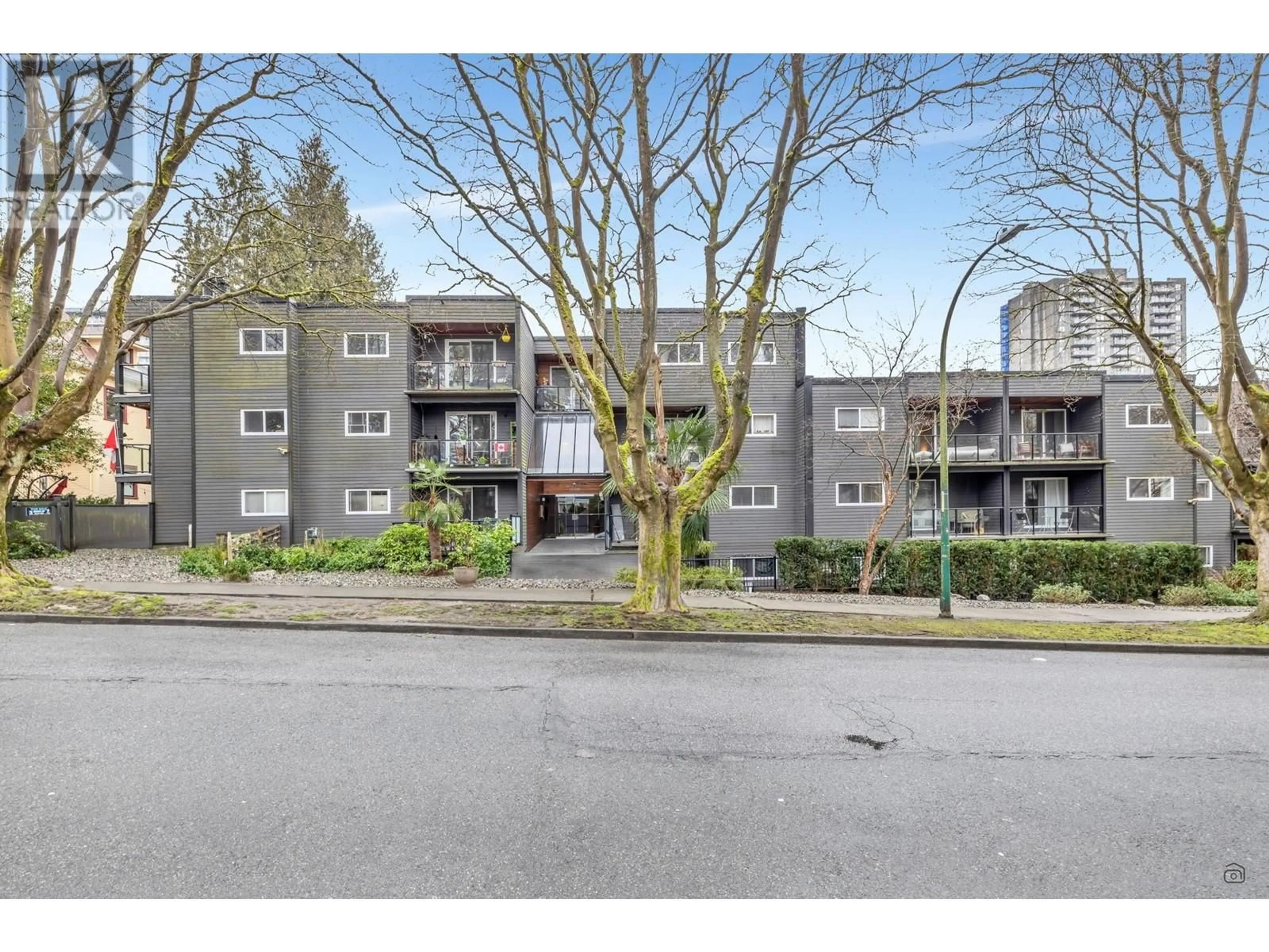 A pic from outside/outdoor area/front of a property/back of a property/a pic from drone, street for 317 1550 BARCLAY STREET, Vancouver British Columbia V6G3B1