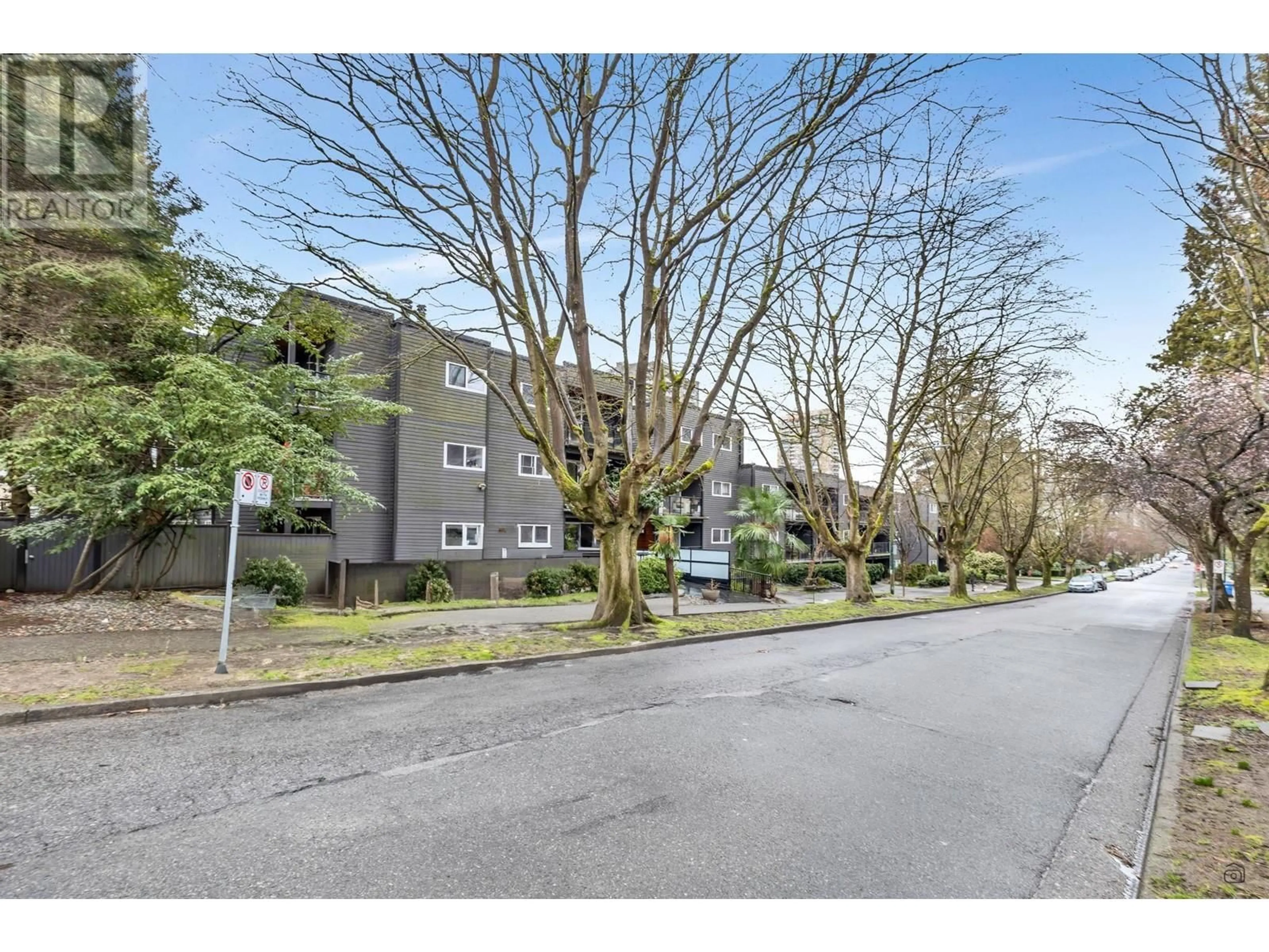 A pic from outside/outdoor area/front of a property/back of a property/a pic from drone, street for 317 1550 BARCLAY STREET, Vancouver British Columbia V6G3B1