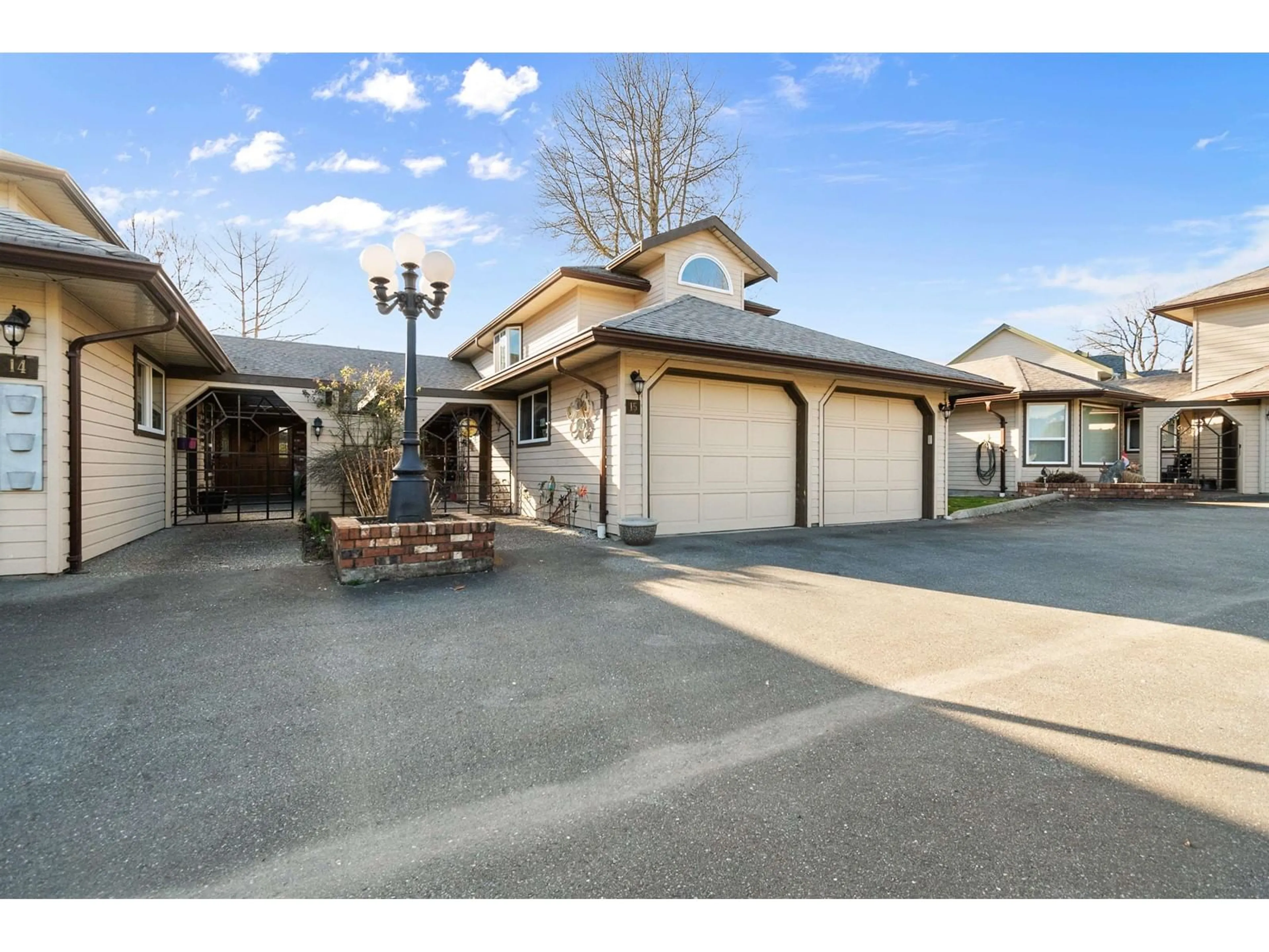 Indoor garage for 15 9515 WOODBINE STREET|Chilliwack Prope, Chilliwack British Columbia V2P7T2